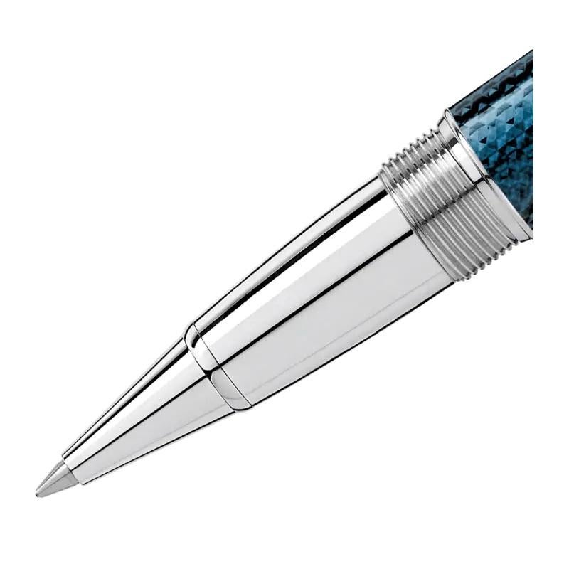 Features Clip
Platinum-coated clip with individual serial number
Barrel
Engraved hexagon pattern, coated with blue lacquer
Cap
Engraved hexagon pattern, coated with blue lacquer, inlaid with Montblanc emblem
TYPE
Rollerball
112890