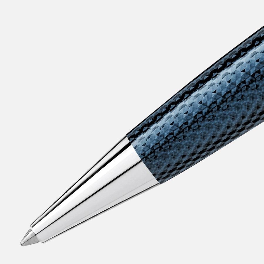 Features
Clip Platinum-coated clip with individual serial number
Barrel Engraved hexagon pattern, coated with blue lacquer
Cap Engraved hexagon pattern, coated with blue lacquer, inlaid with Montblanc emblem
Color Blue
Writing System
Writing