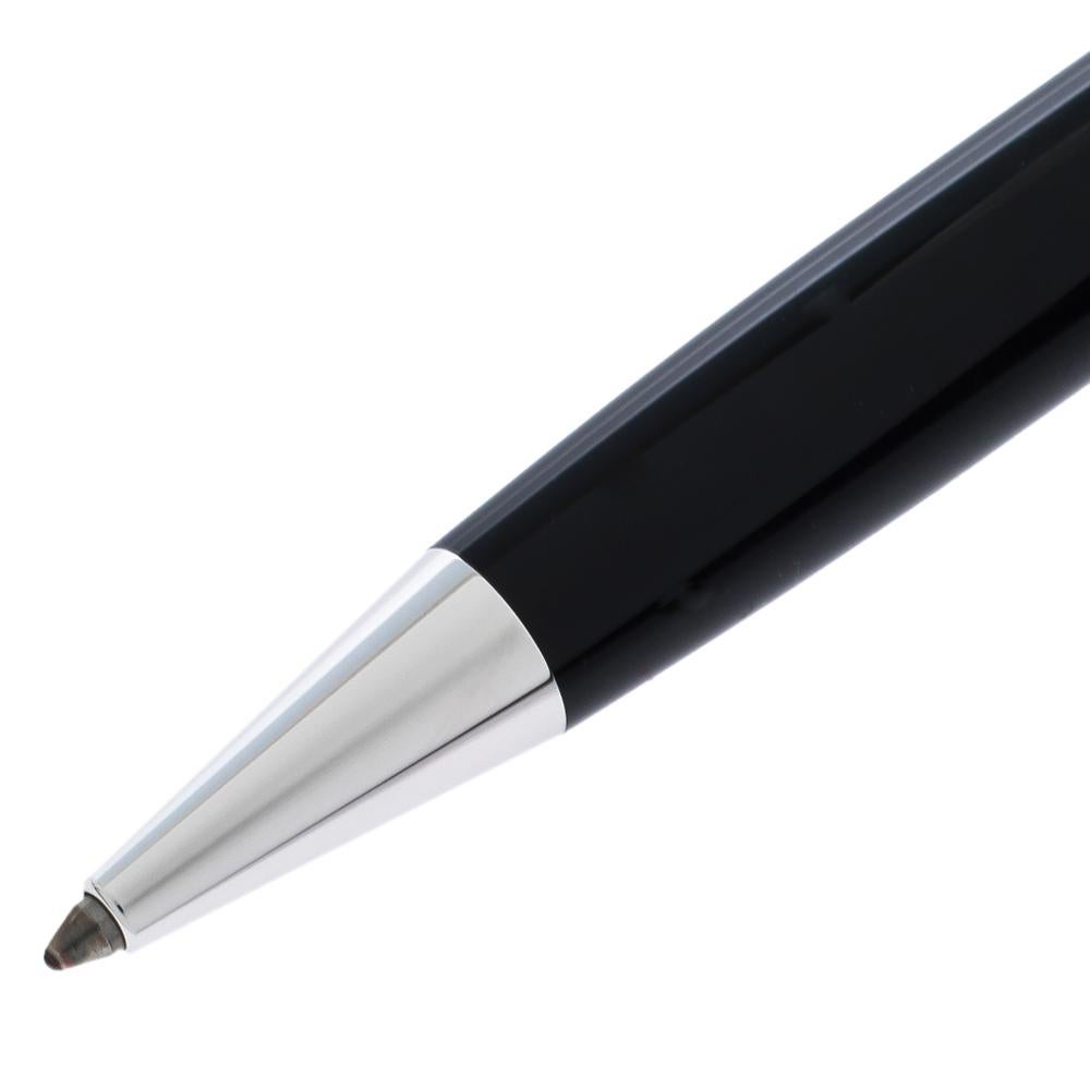 The subtle and sophisticated Meisterstuck Solitaire ballpoint from Montblanc is crafted with silver-tone metal featuring a contrastingly-coloured black barrel rendered in resin. The cap is detailed with a ring engraved with Meisterstuck and a clip