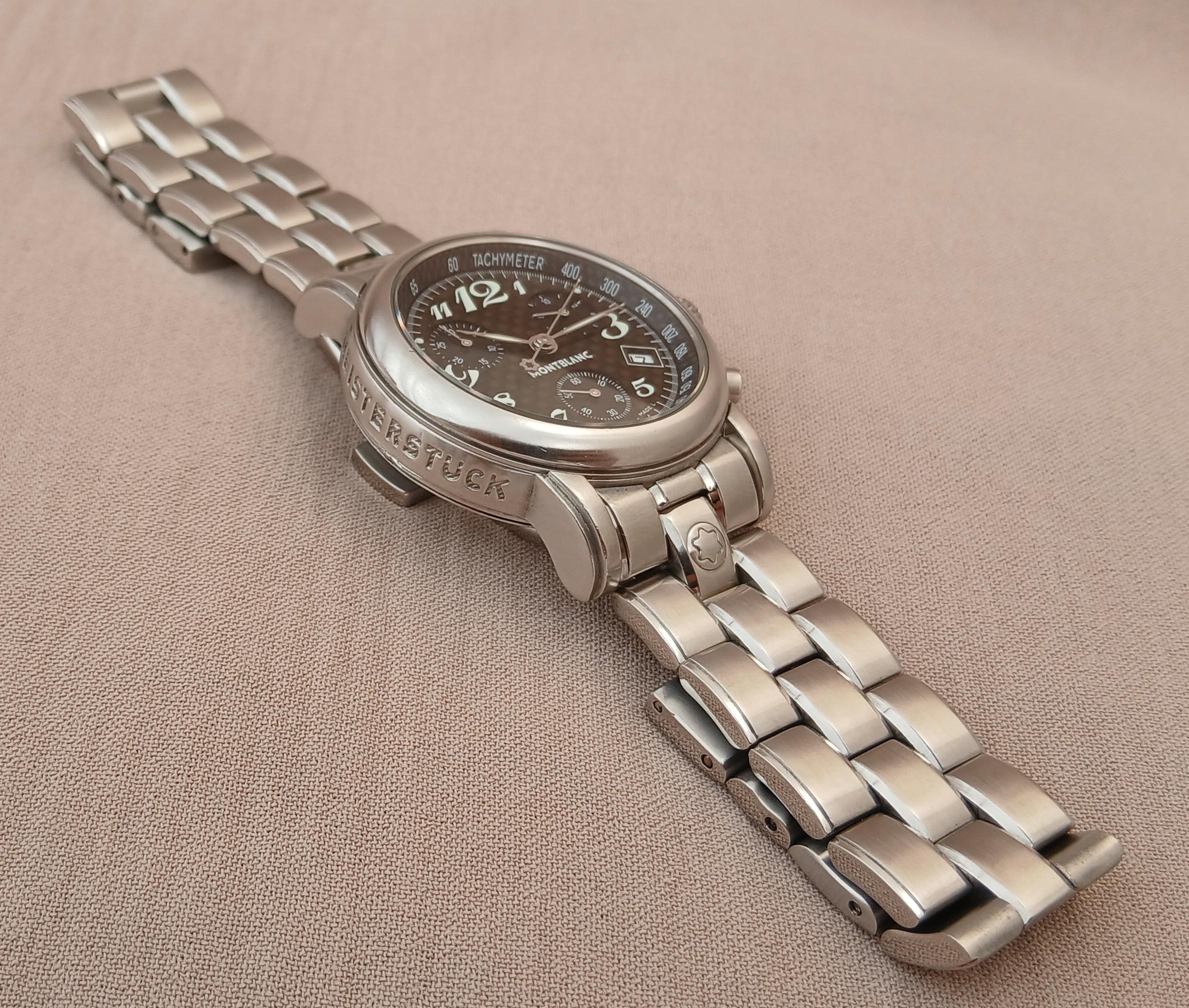 Marchio: Montblanc

Modello: Meisterstuck

Numero di riferimento: 7046

Paese di produzione: Svizzera

Movimento: Quarzo

Materiale della cassa: Acciaio inossidabile

Misure : Larghezza della cassa: 38 mm. (senza corona)

Tipo di banda : Acciaio