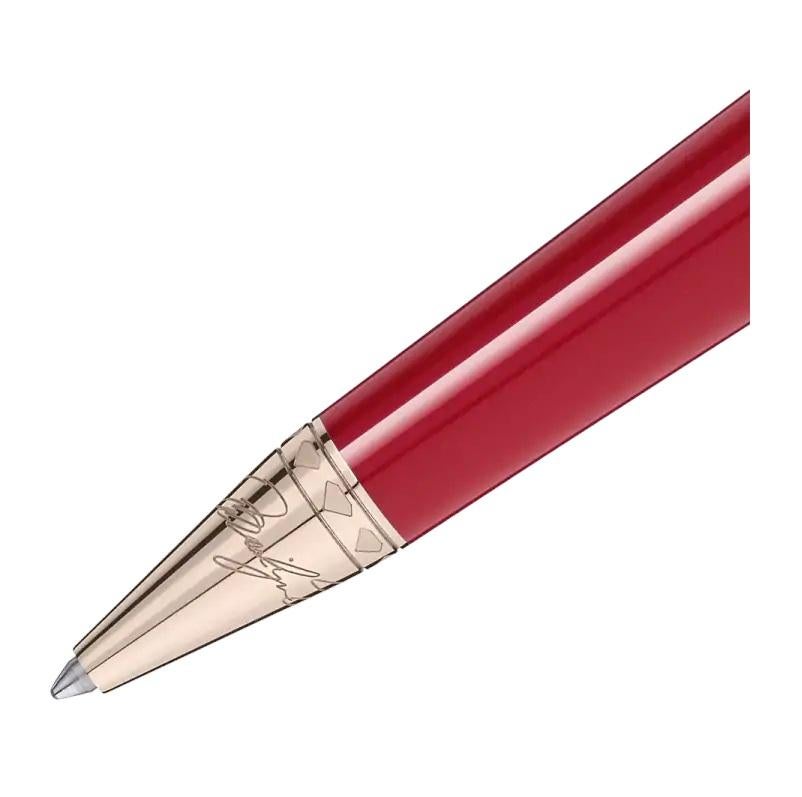 Features Clip
Champagne-tone gold-coated with pearl
Barrel
Red precious resin
Cap
Red precious resin
Writing System
Ballpoint Pen
116068