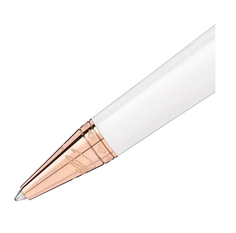 Features
Clip
Rose gold-coated, set with a pearl
Barrel
White precious resin
Cap
White precious resin
Writing System
TYPE
Ballpoint Pen.
117886