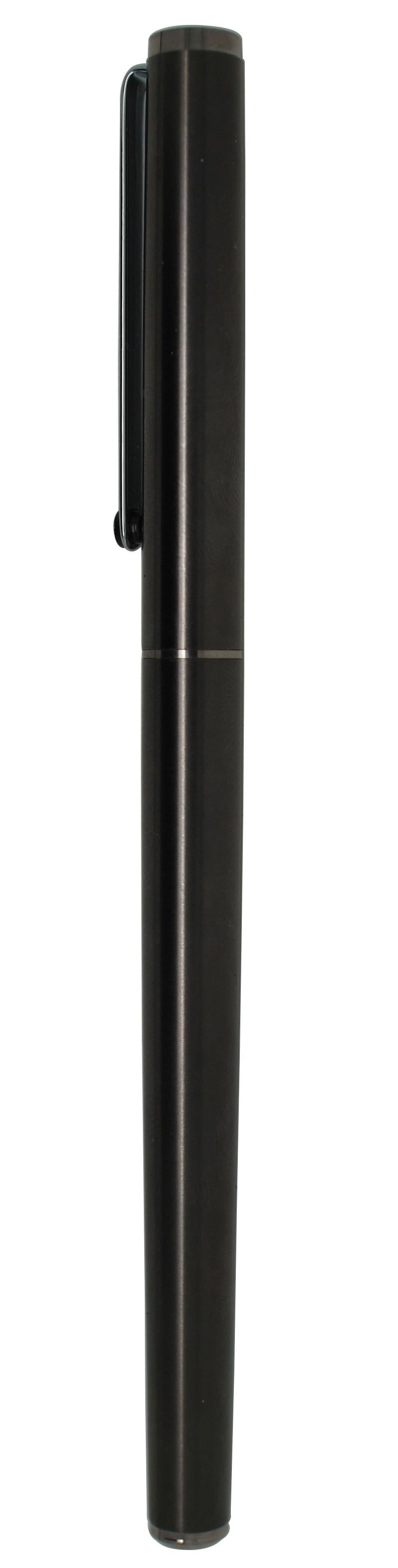 Vintage Montblanc Noblesse capped cartridge filled fountain pen. One 10 count package of Black ink cartridges included.
 