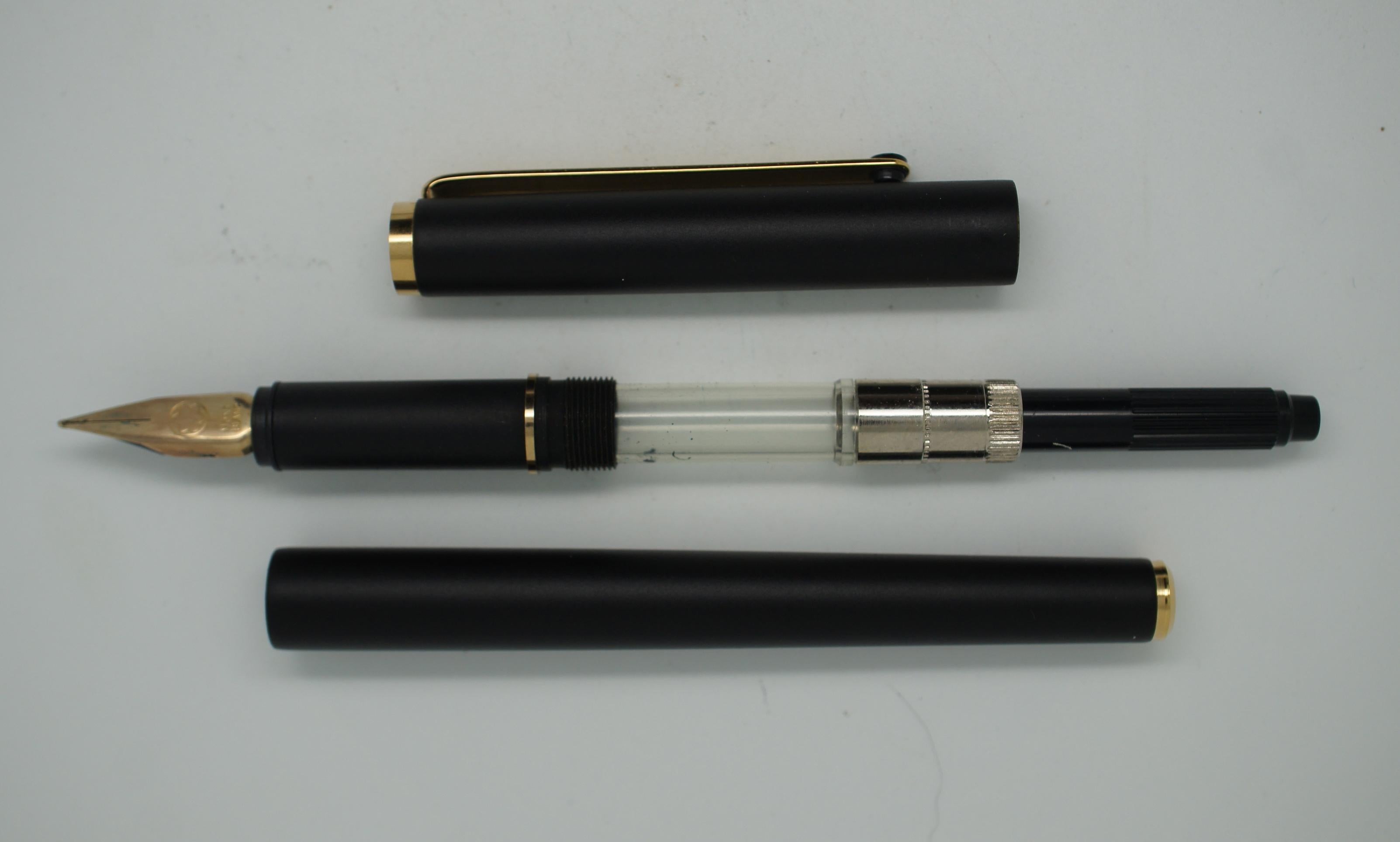 Montblanc Noblesse Matte Black Fountain Pen With Gold Trim Germany 585 1
