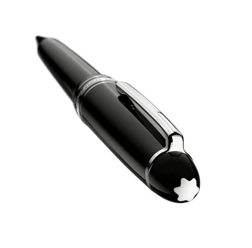 Ballpoint Pen with twist mechanism. Jet-black precious resin Inlaid with Montblanc white star. Three platinised rings with embossed logo.
7569
