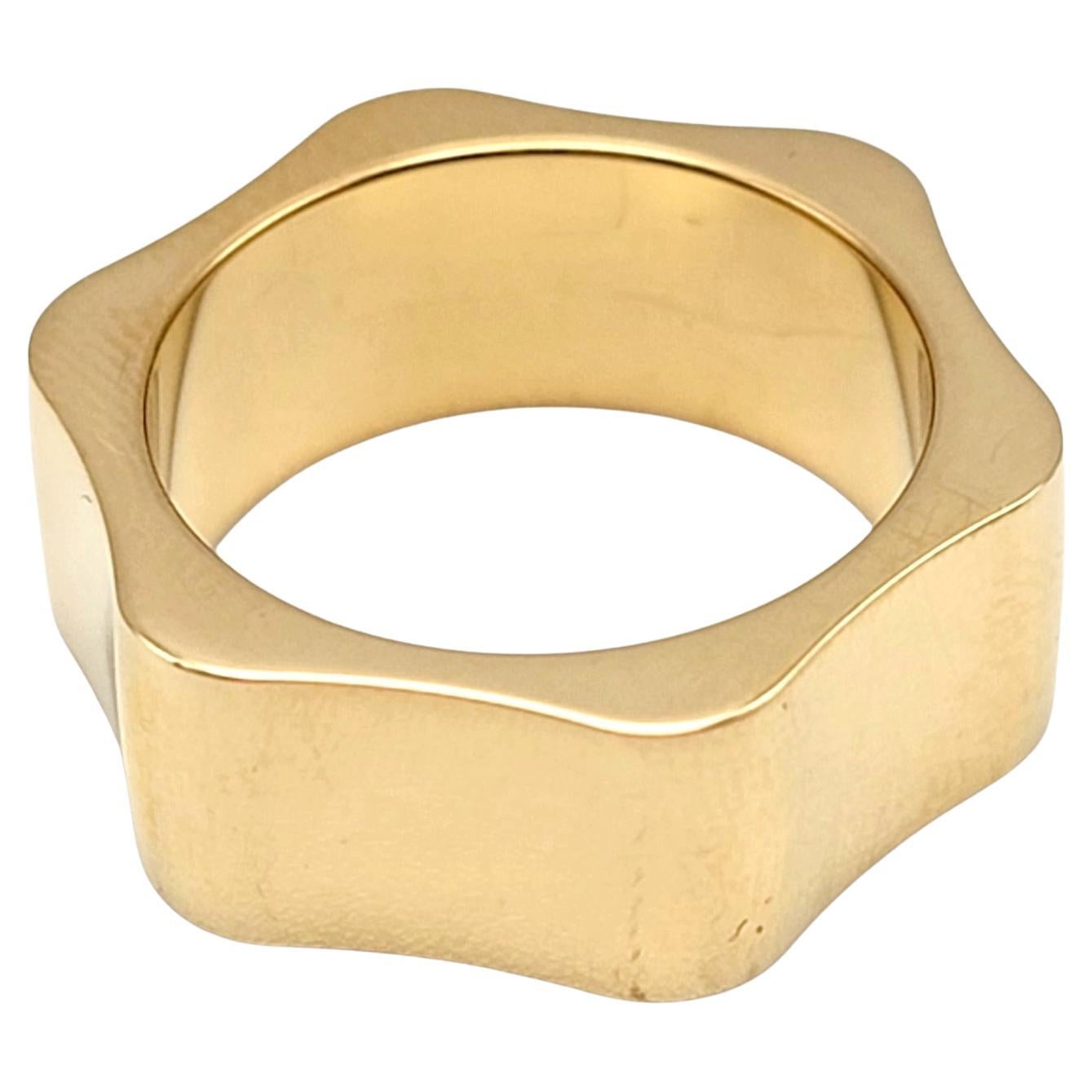 Montblanc Polished 18 Karat Yellow Gold Star Wide Band Scalloped Ring with Box For Sale