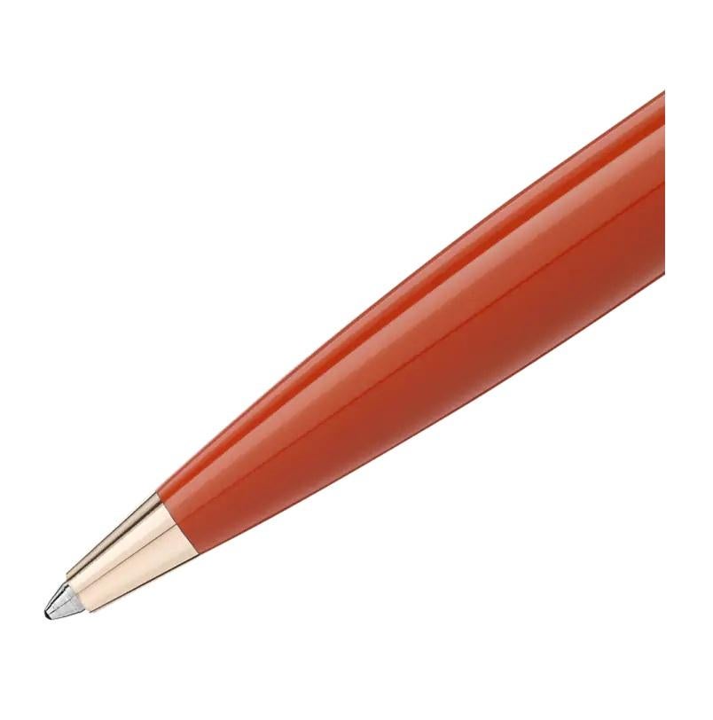 Features
Clip
Champagne-tone gold-coated spider clip with synthetic stones for the eyes
Barrel
Precious coral-colored lacquer
Cap
Coral-colored precious resin with Montblanc emblem made of coral and ivory-colored resin
Writing System
TYPE
Ballpoint