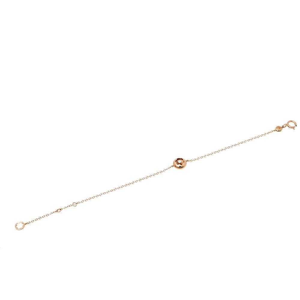 This bracelet by Montblanc exudes elegance in a brilliant way. Made from 18K rose gold, it comes with a lobster clasp closure. The main highlight of this masterpiece is the logo detail with a signet diamond embellishment for a signature touch. This