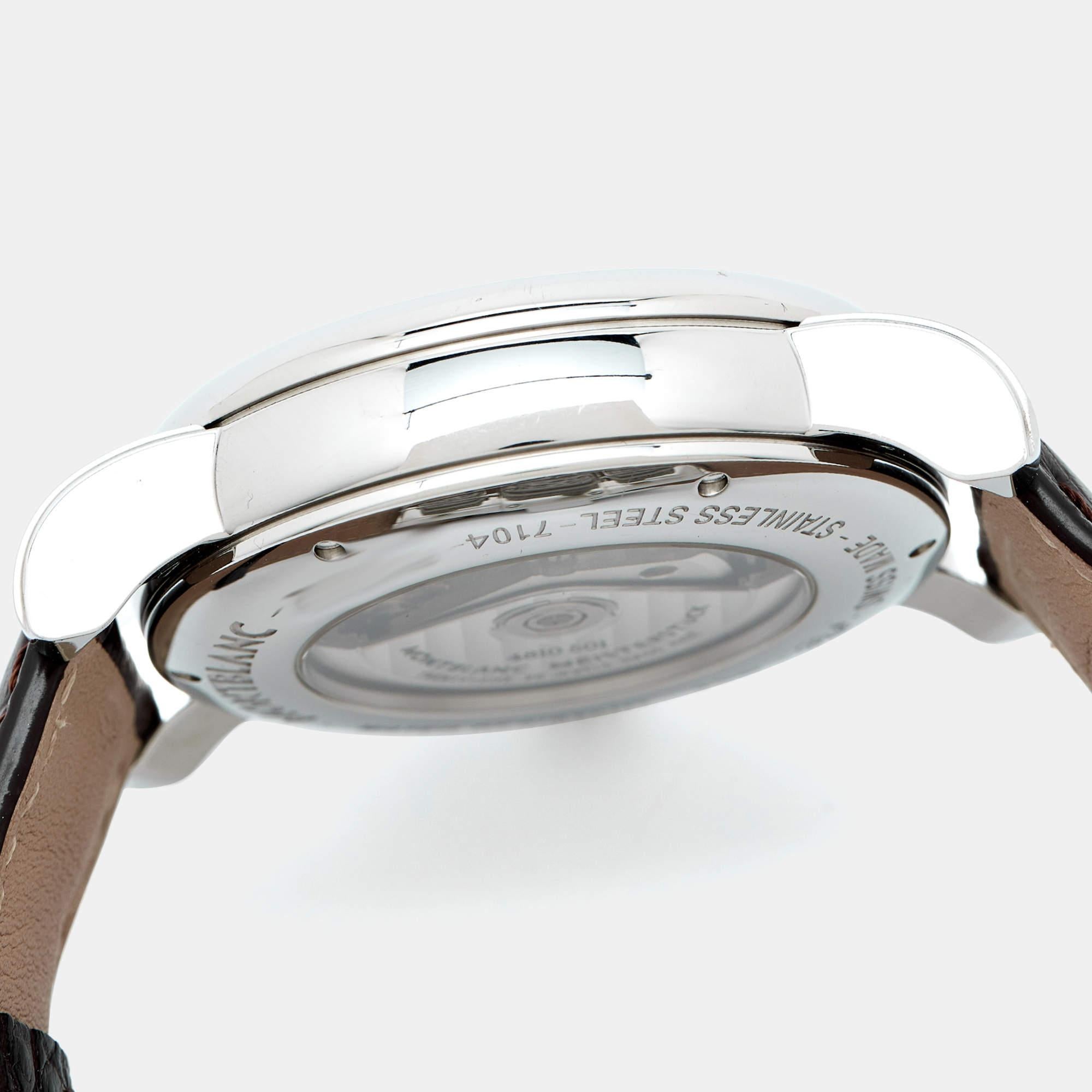 Montblanc Silver Stainless Steel Leather Star 7104 Montre-bracelet pour hommes 44 mm en vente 8