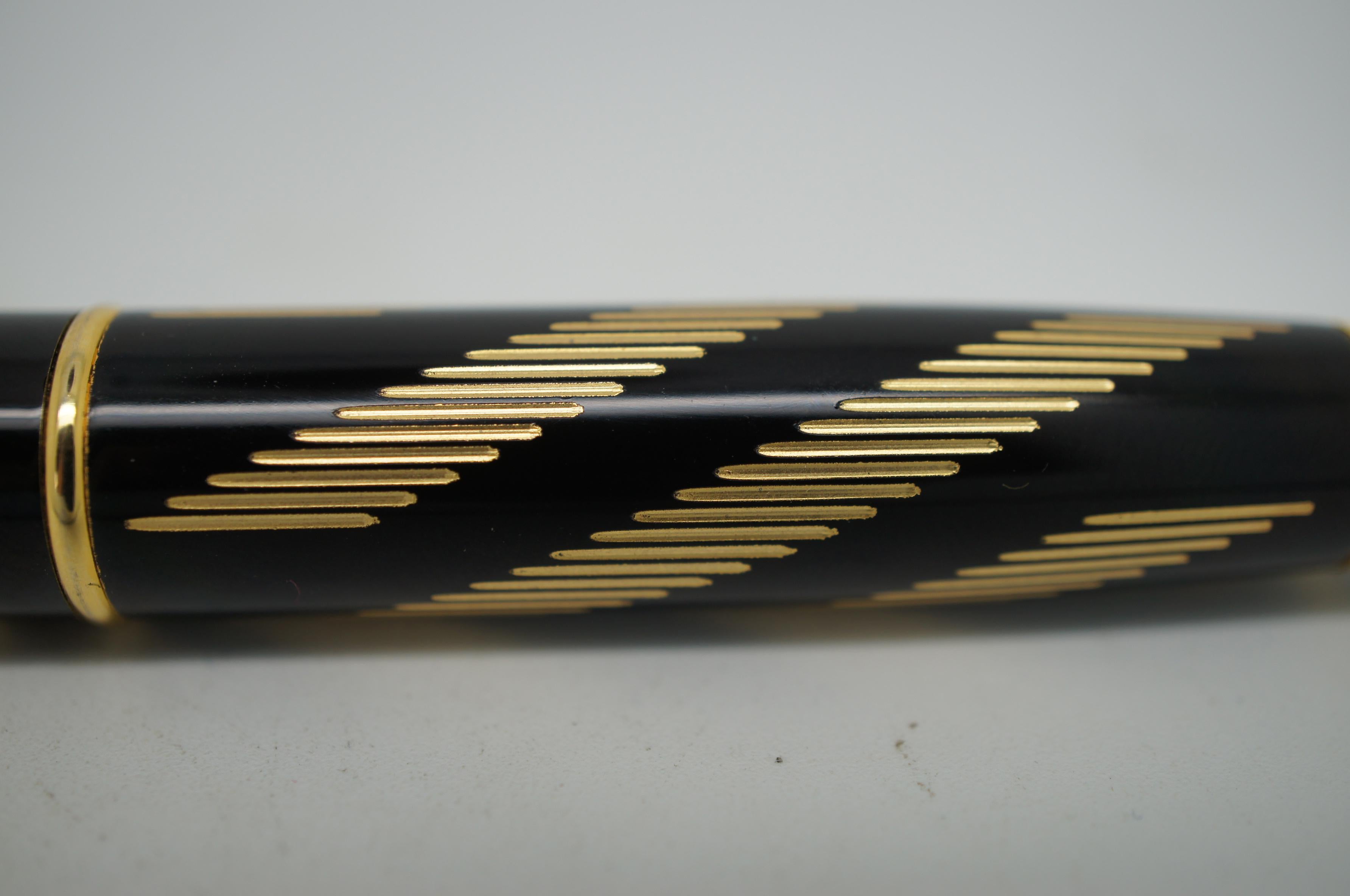Montblanc Solitaire Gold & Black Diagonal Stripe Ballpoint Pen 1