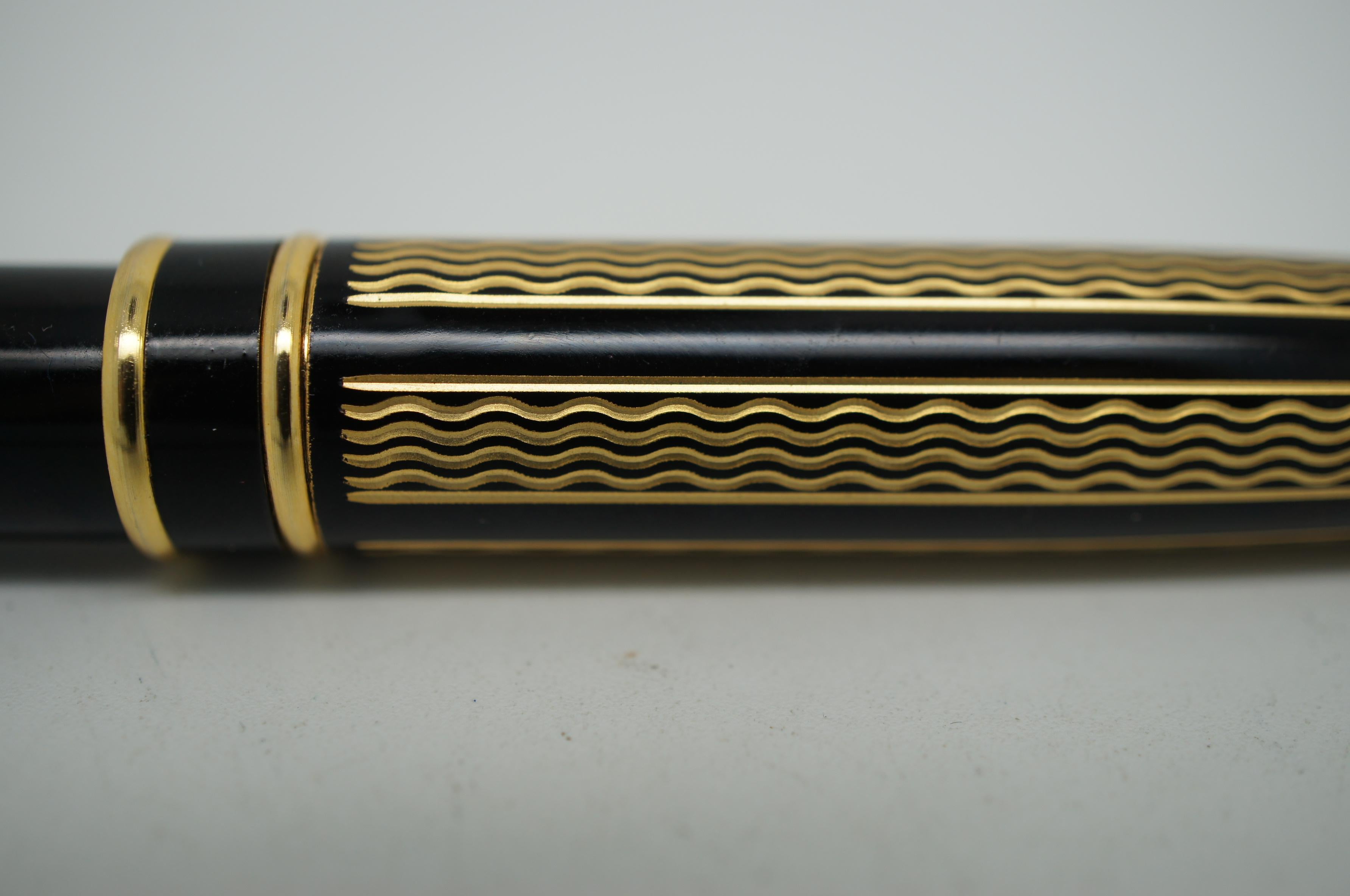 Montblanc Solitaire Gold & Black Ripple Stripe Ballpoint Pen 1