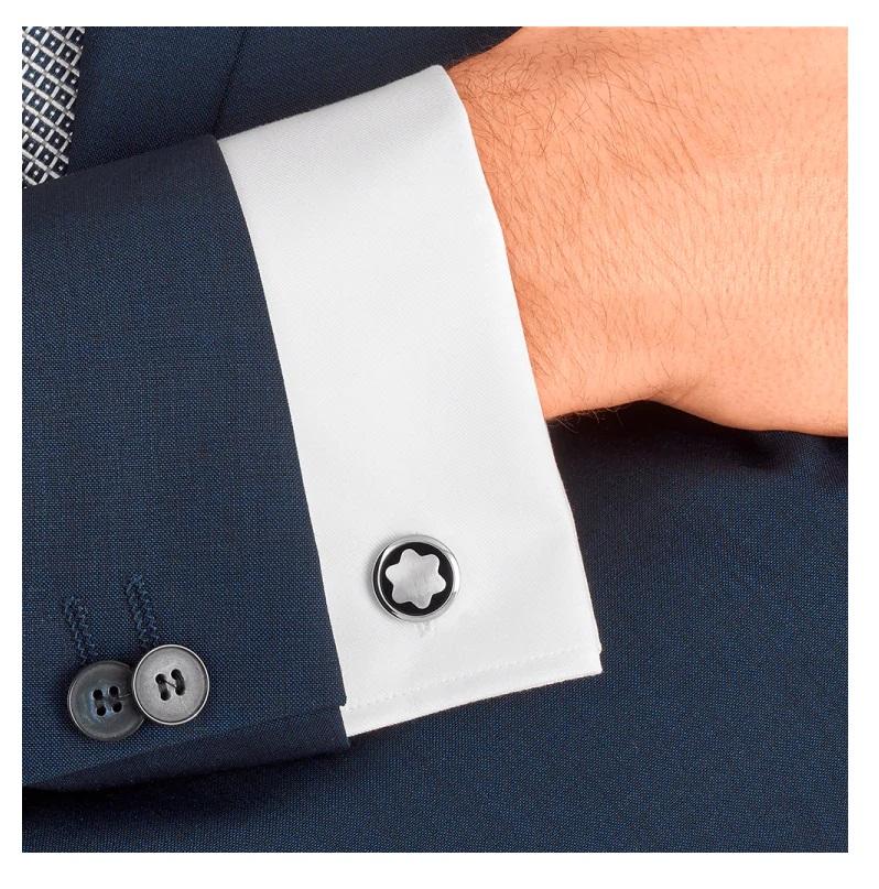 Montblanc round Star cufflinks crafted in stainless steel with onyx inlay featuring a snowcap emblem.
116661