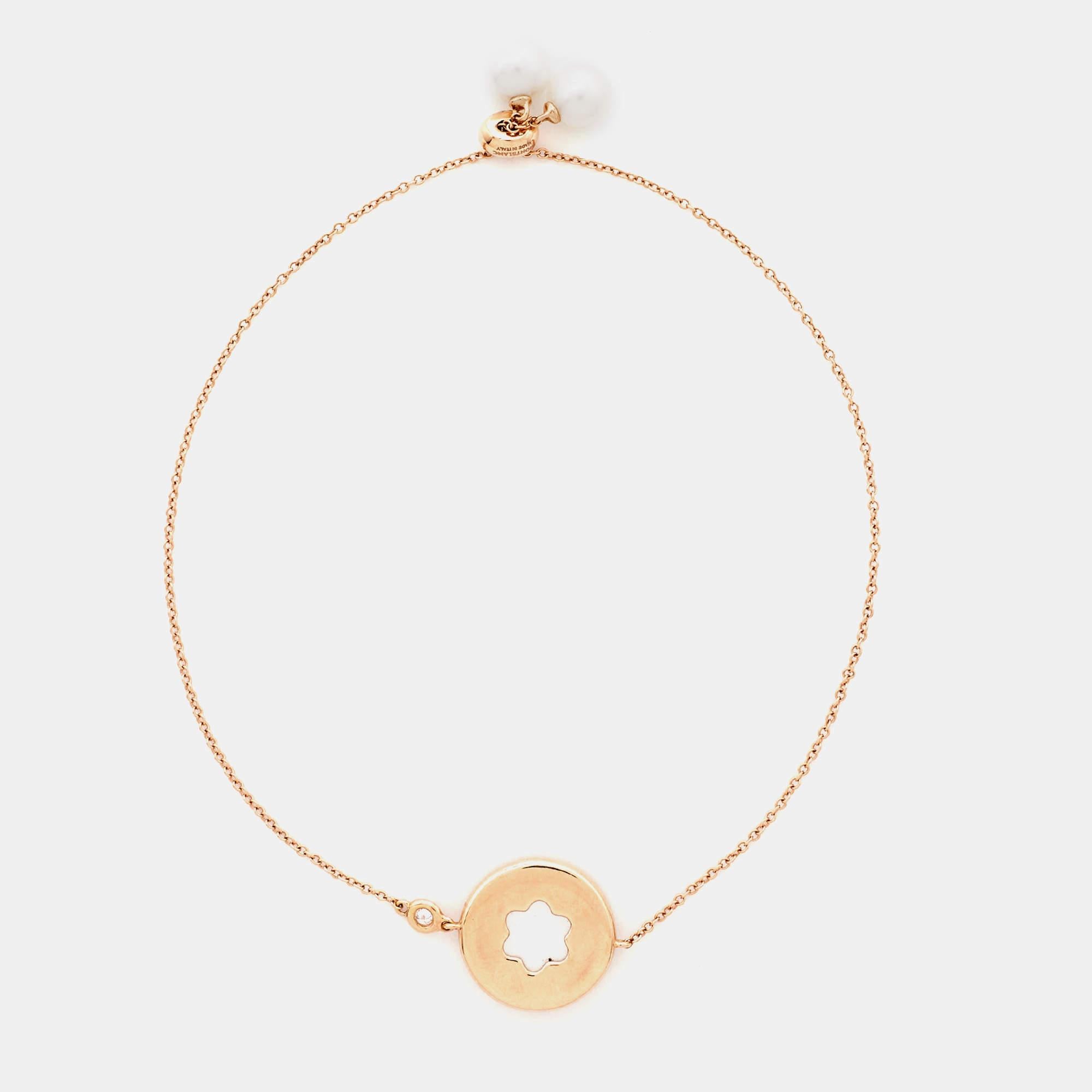 This bracelet by Montblanc exudes elegance in a refined manner. Made from 18K rose gold, it has a minimal design. The highlight of this stunning piece is the logo signet charm inlaid with mother of pearl.

