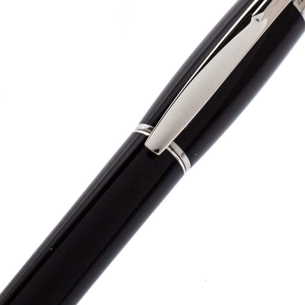 Montblanc brings you this fine rollerball pen that has been made from resin and fitted with platinum-plated metal. It has a pocket clip and the star logo on the cap. Filled with blue ink, the pen is a creation that employs quality craftsmanship to