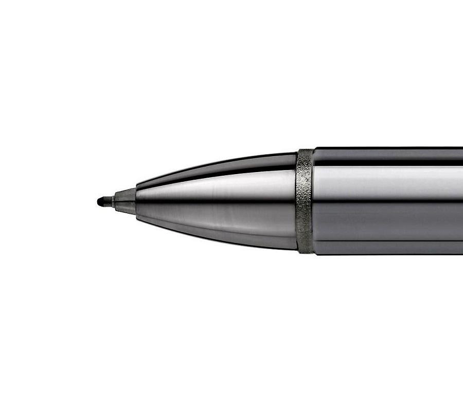 A Montblanc fineliner pen from the Starwalker collection crafted in a black precious resin cap and barrel with a platinum-plated clip and fittings. The cap features the iconic floating star. Writing System: Fineliner.
111288