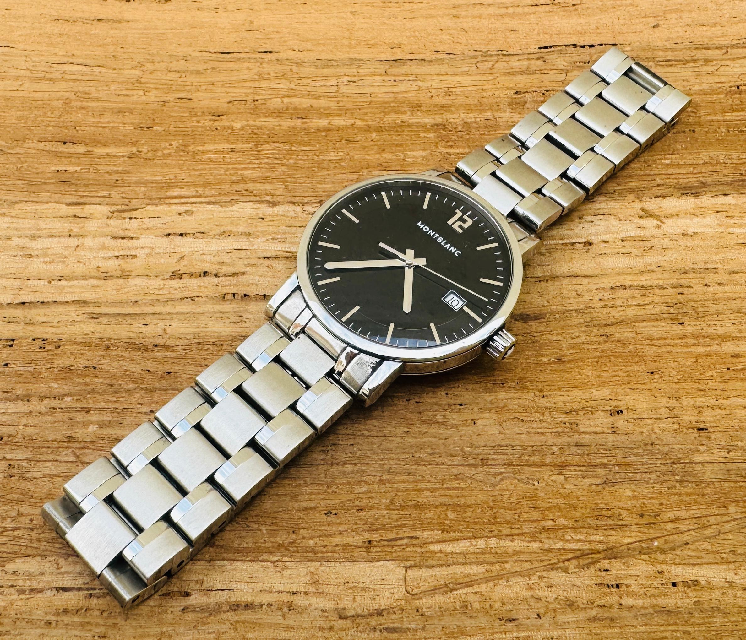 Marke: MONTBLANC

Modell: Gipfel

Referenznummer: 7093

Land der Herstellung: Schweiz

Uhrwerk: Quarz

MATERIAL des Gehäuses: Rostfreier Stahl

Abmessungen: Gehäusebreite: 39 mm. (ohne Krone)

Band Typ : Rostfreier Stahl

Band Zustand: In