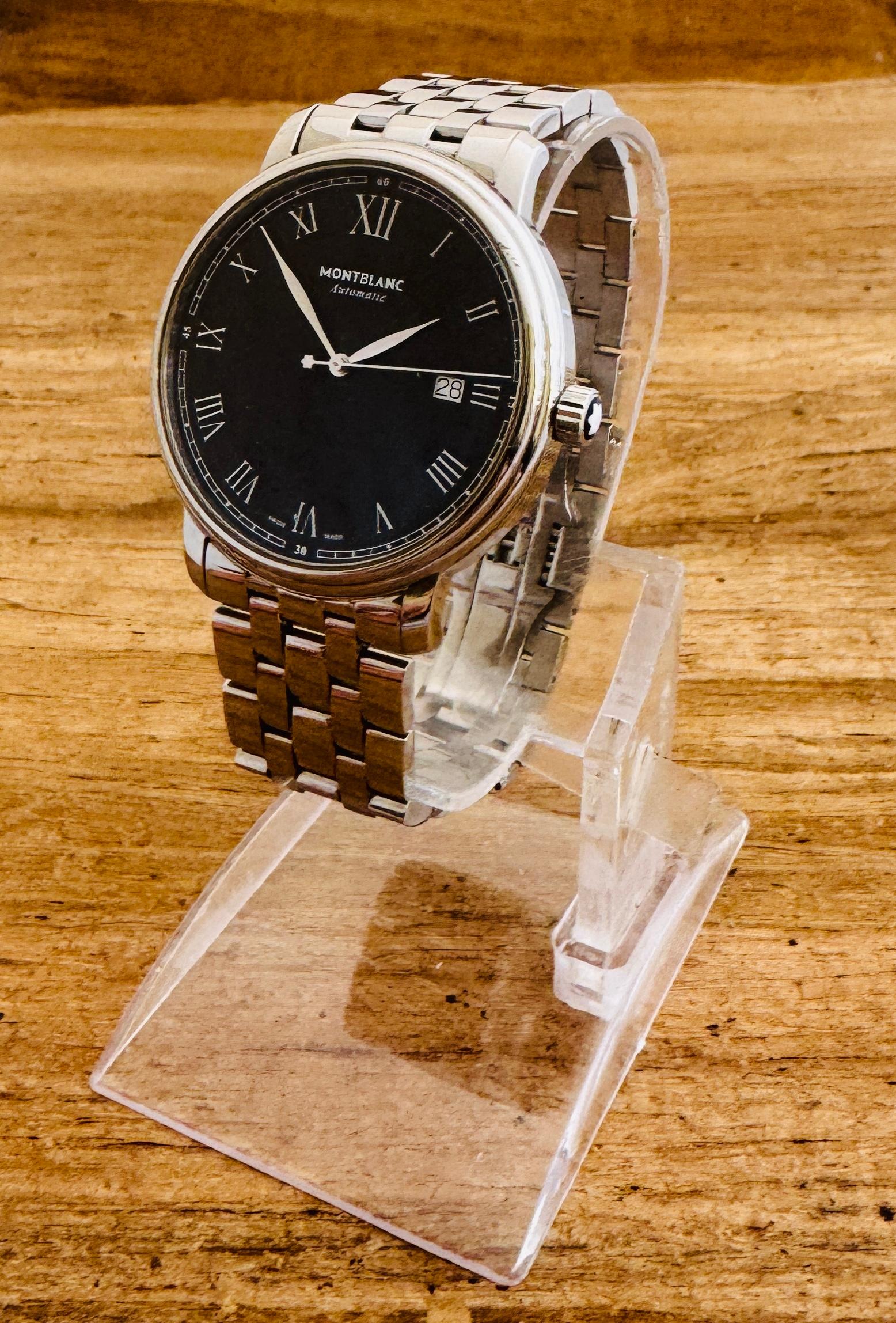 MARKE: Montblanc

MODELL:Tradition

REFERENZNUMMER: 7334

FEATURES: Datum - Wasserbeständig

MATERIAL DES ZEIGFENSTERS: Kratzfestes Saphirglas

HERSTELLUNGSLAND: Schweiz

UHRWERK: Automatik

MATERIAL DES GEHÄUSES: Rostfreier Stahl

BAND TYP :