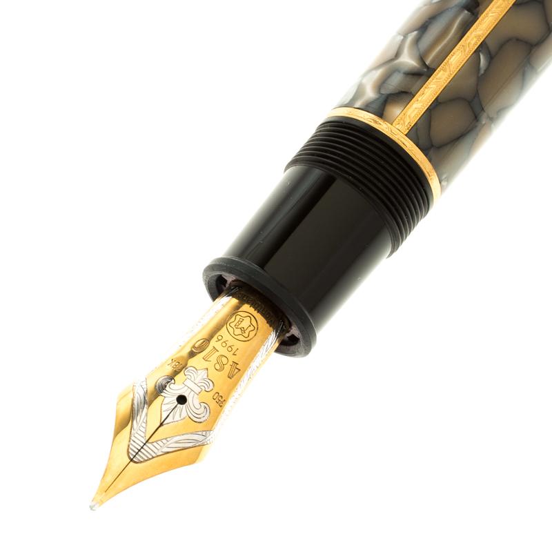 Montblanc’s Writers Edition fountain pen is a collectible. The limited edition is 05136 make out of the 20,000 that were manufactured in 1996. This pen was designed to honor the illustrious novelist and playwrights Alexander Dumas, famous for