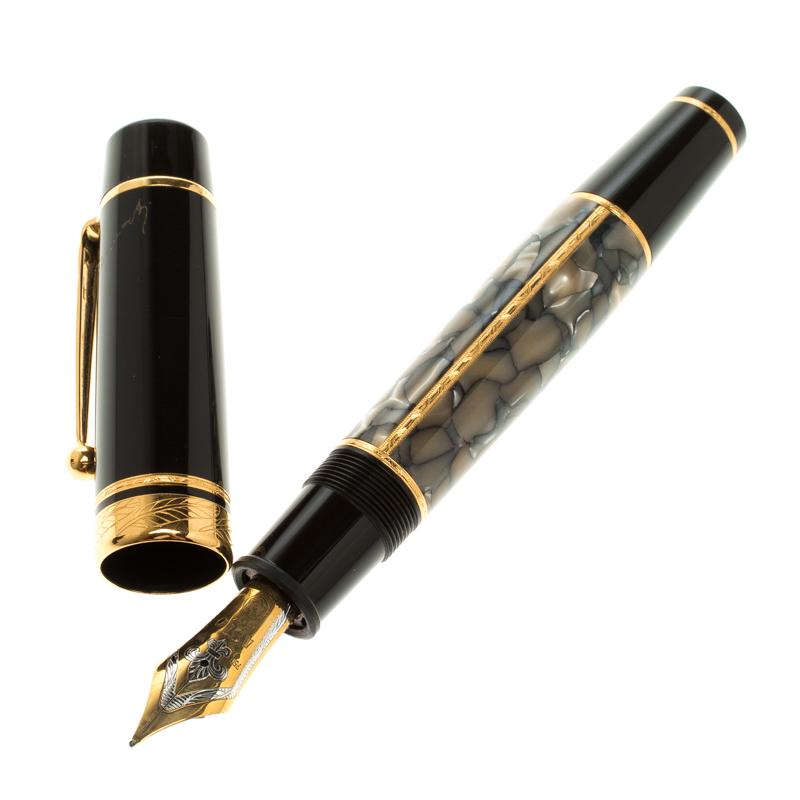 Montblanc Writers Edition Alexandre Dumas Limited Edition Fountain Pen, 18k Gold