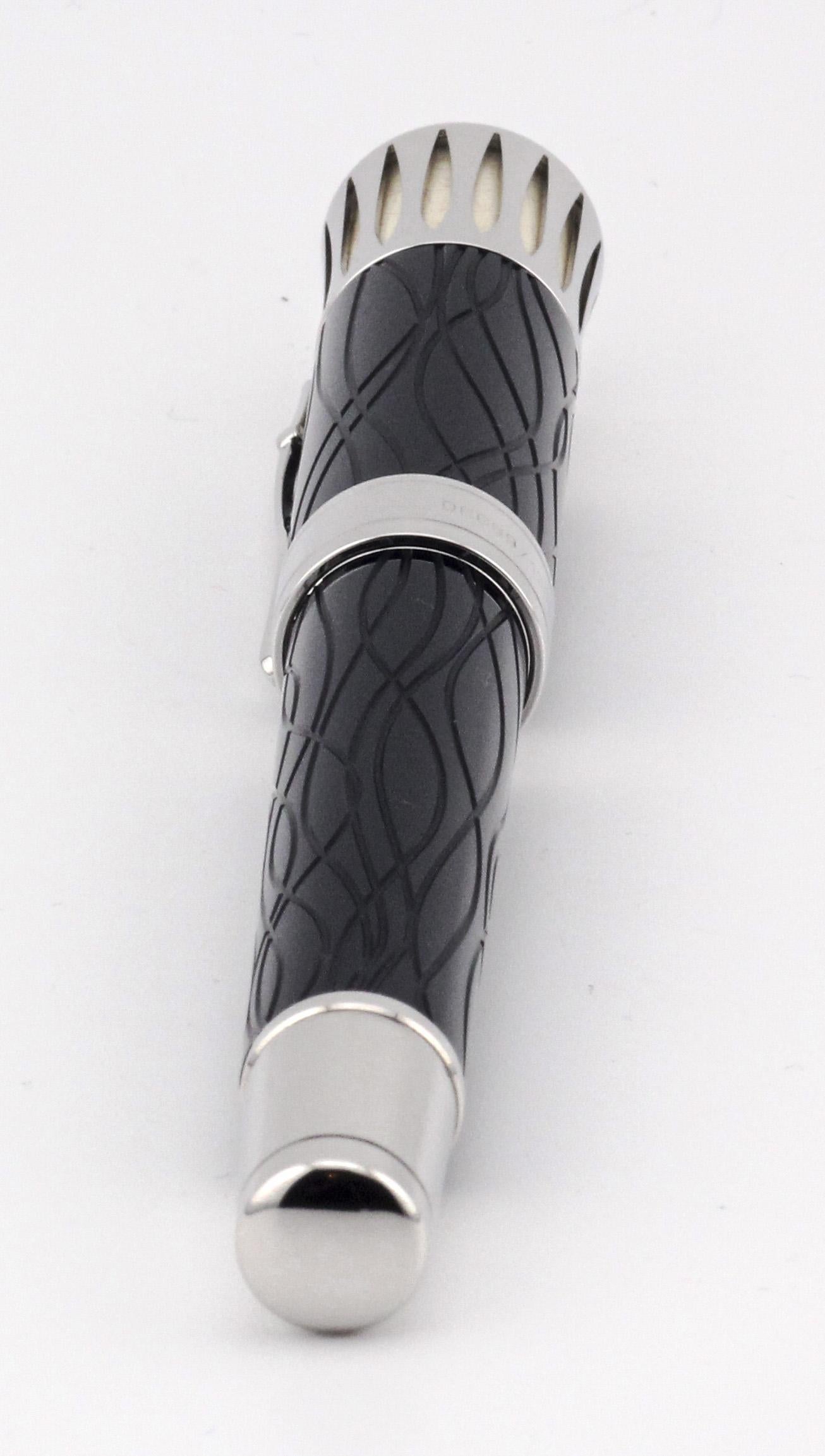 The MONTBLANC Writers Edition Mark Twain Fountain Pen Limited Edition is a distinguished tribute to the iconic American author and humorist, Samuel Langhorne Clemens, famously known as Mark Twain. Imbued with the spirit of Twain's literary