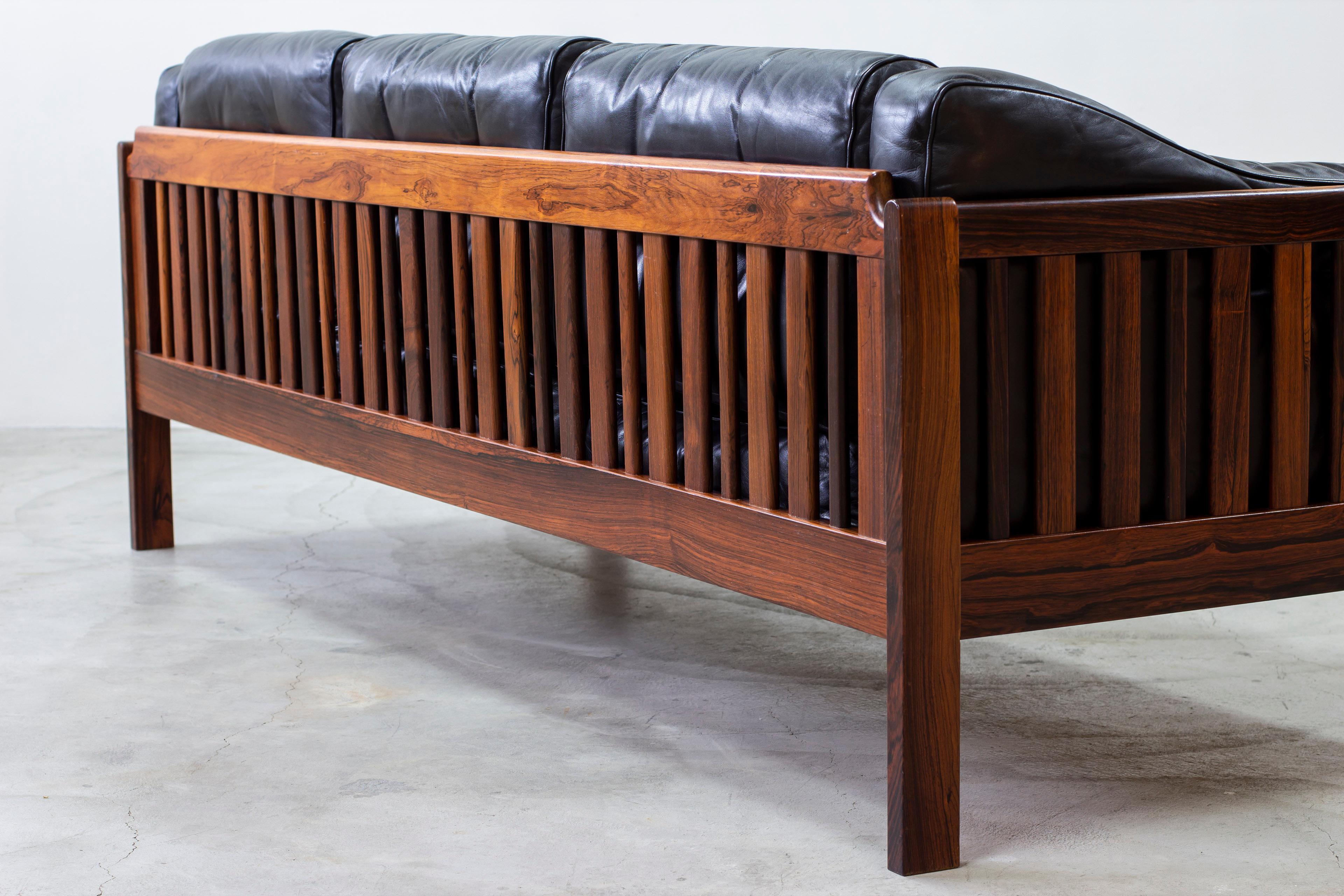 Scandinave moderne Canapé Monte Carlo en palissandre et cuir d'Ingvar Stockum, Futura, années 1960 en vente