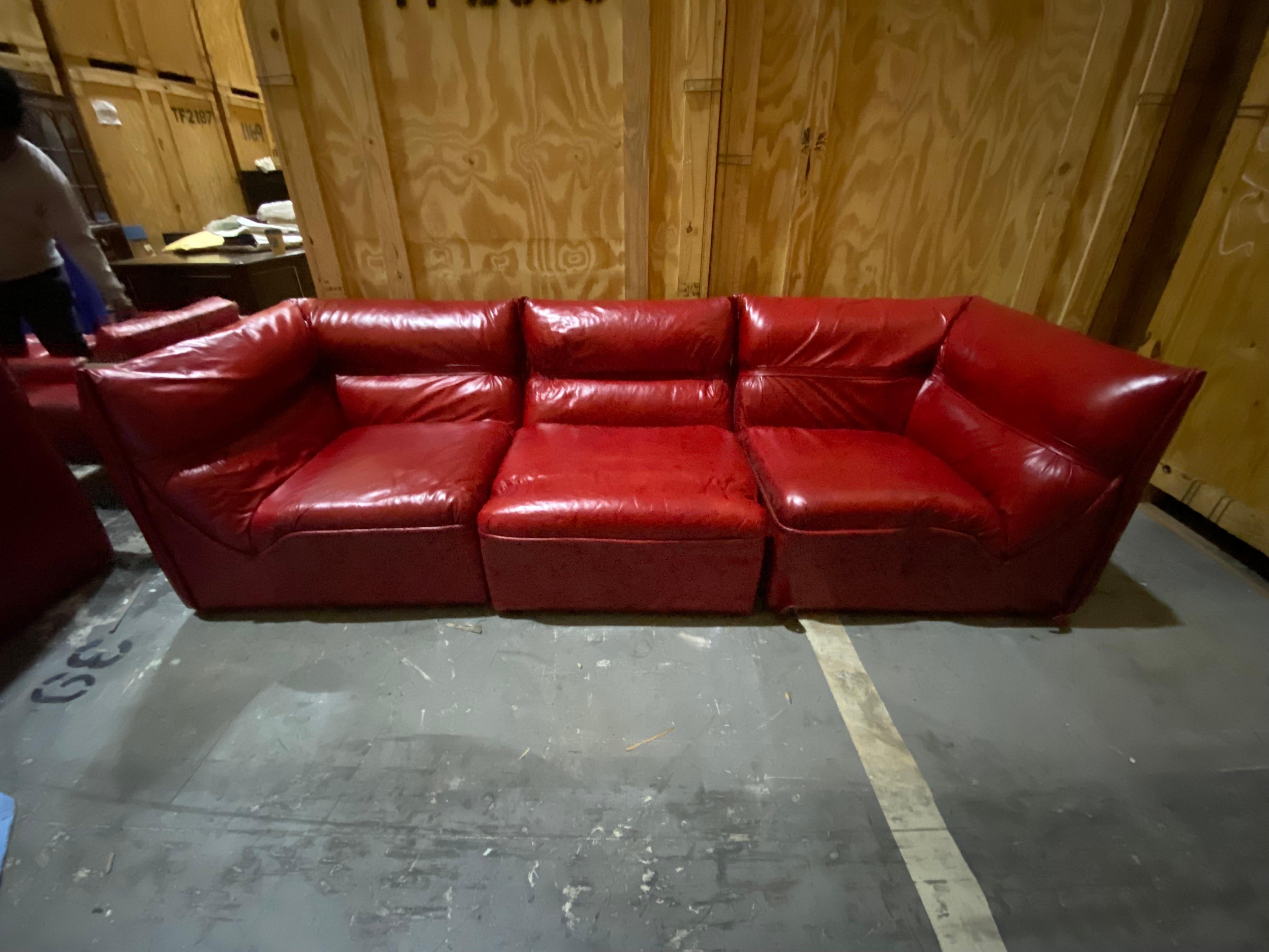 'Monte Carlo' Red leather sectional, by Mariani for Pace Collection
A great looking sectional made by Mariani (Italy) for Pace Collection. The style of the sectional is called 'Monte Carlo'. Re-covered in later red leather, and therefore, no