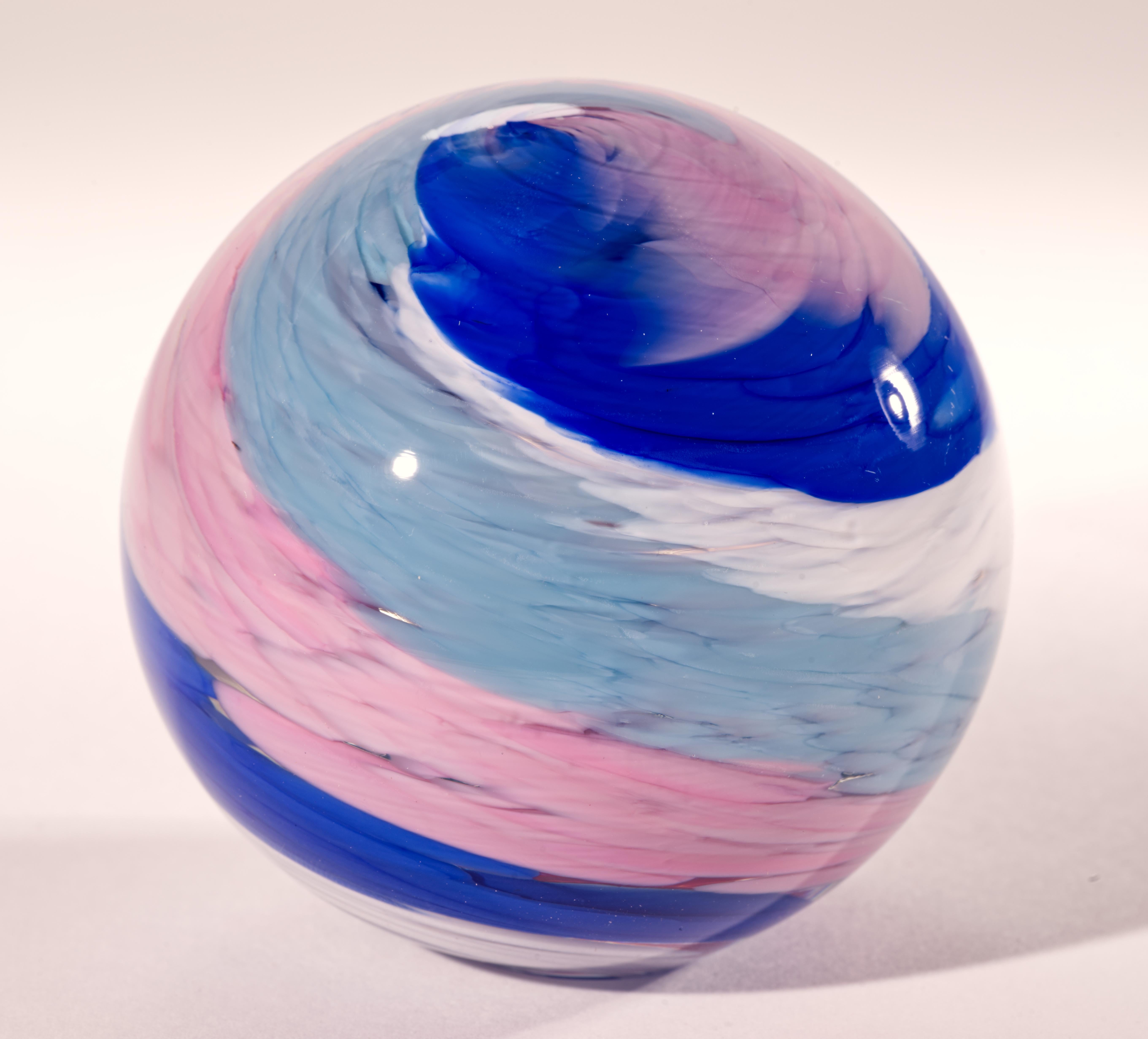 Monte Dunlavy Gestreiftes Briefbeschwerer, Amerikanisches Studio Kunstglas (Postmoderne) im Angebot