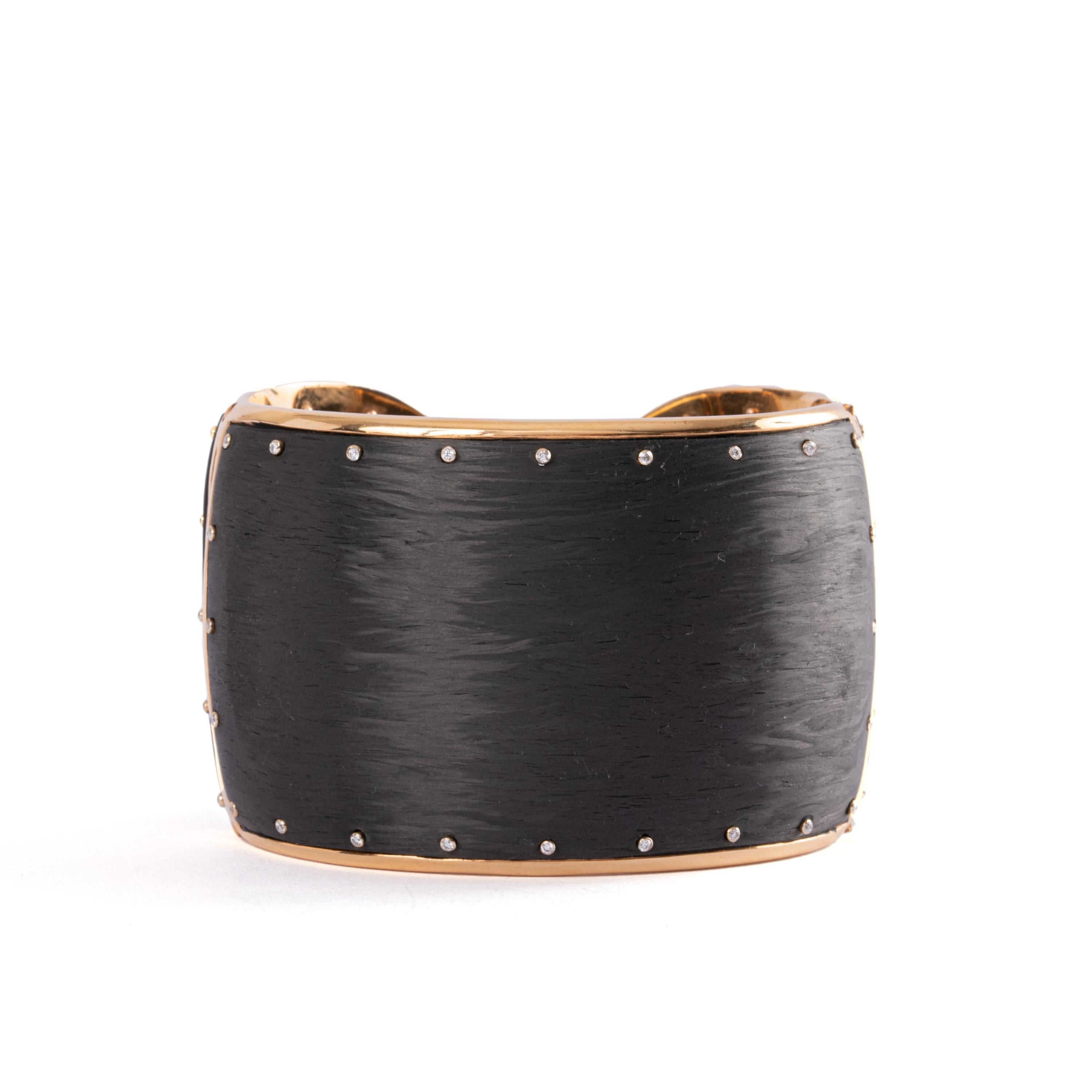 Unique and beautiful bangle in red gold, carbon fiber and 0.45 carat diamonds cut brilliant. The unmistakable design by the Italian designer Giancarlo Montebello. The bangle were designed directly for our Enrico Trizio 1868 jewelry. Really nice