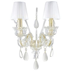 Sconce a 2 bracci in vetro di Murano stile veneziano, paralumi bianchi di Multiforme