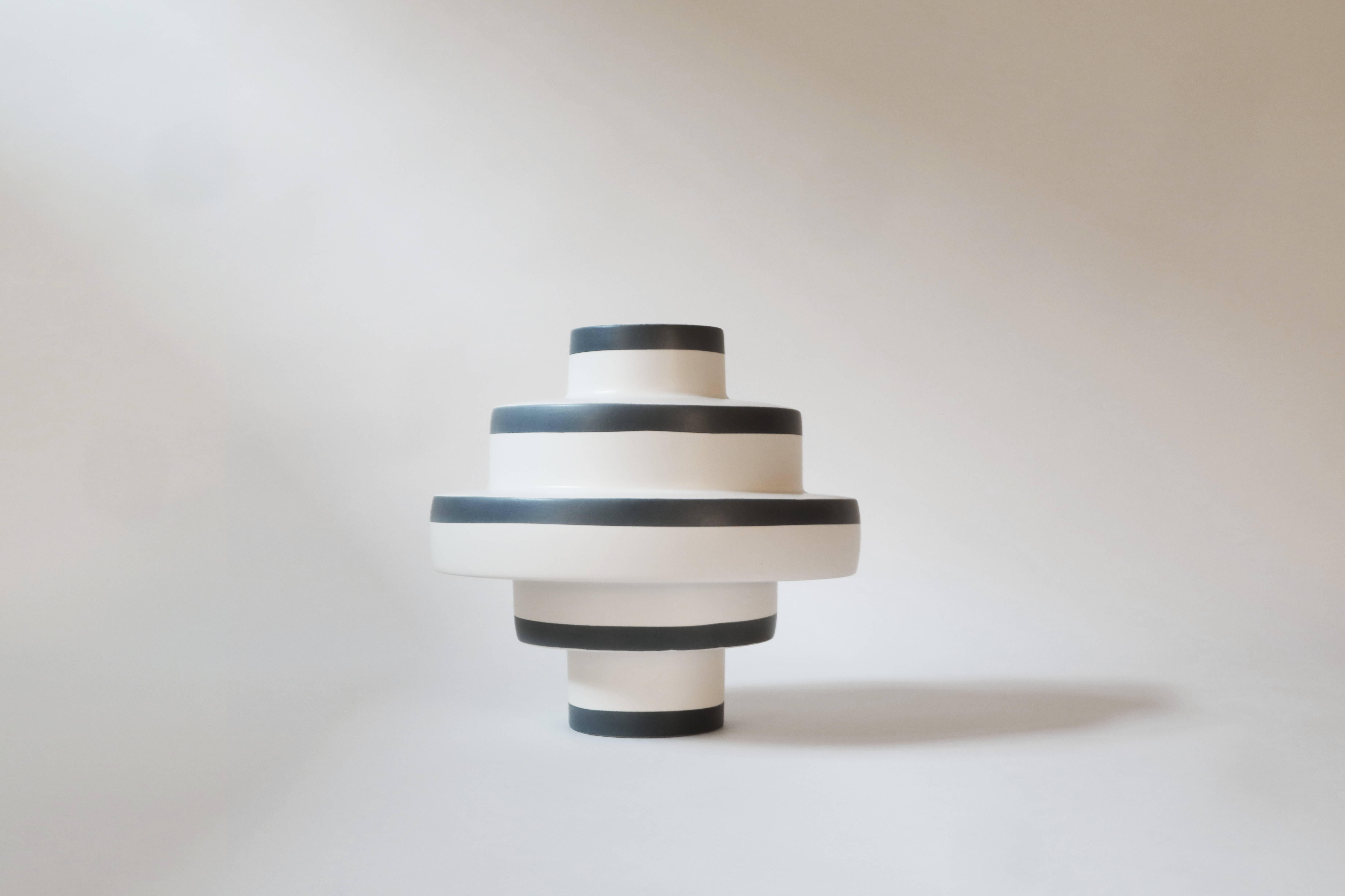 Montèe vase designed by Simona Cardinetti

Limited Edition of 6 pieces

Handmade in Italy

Manufactured by Bitossi Ceramiche

Materials: Ceramic
 