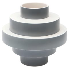Montée, Zeitgenössische Keramikvase, grau, handbemalt, hergestellt in Italien