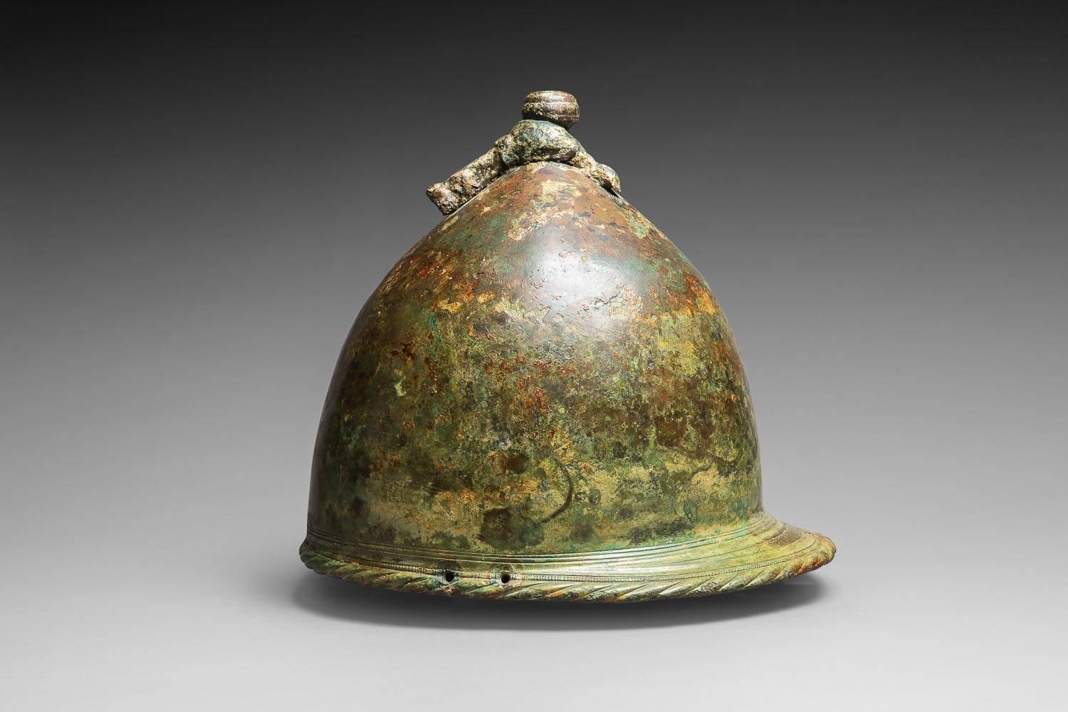 Montefortino Bronze Helmet, Etrusco-Italic Art, 4th-3rd Centuries BC In Good Condition For Sale In Paris, FR