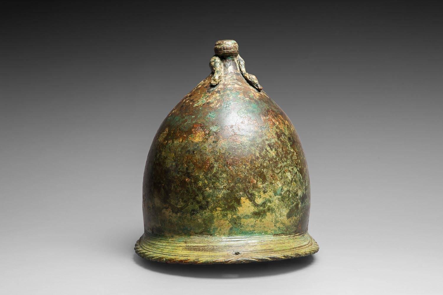 18th Century and Earlier Montefortino Bronze Helmet, Etrusco-Italic Art, 4th-3rd Centuries BC For Sale