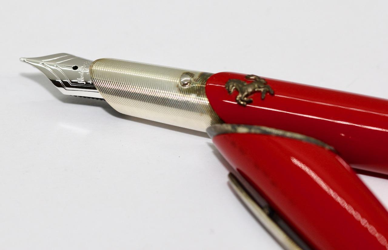 Montegrappa für Ferrari FB Annual Edition Brunnenstift Limitierte Auflage in Racing Red im Zustand „Neu“ im Angebot in Berlin, DE
