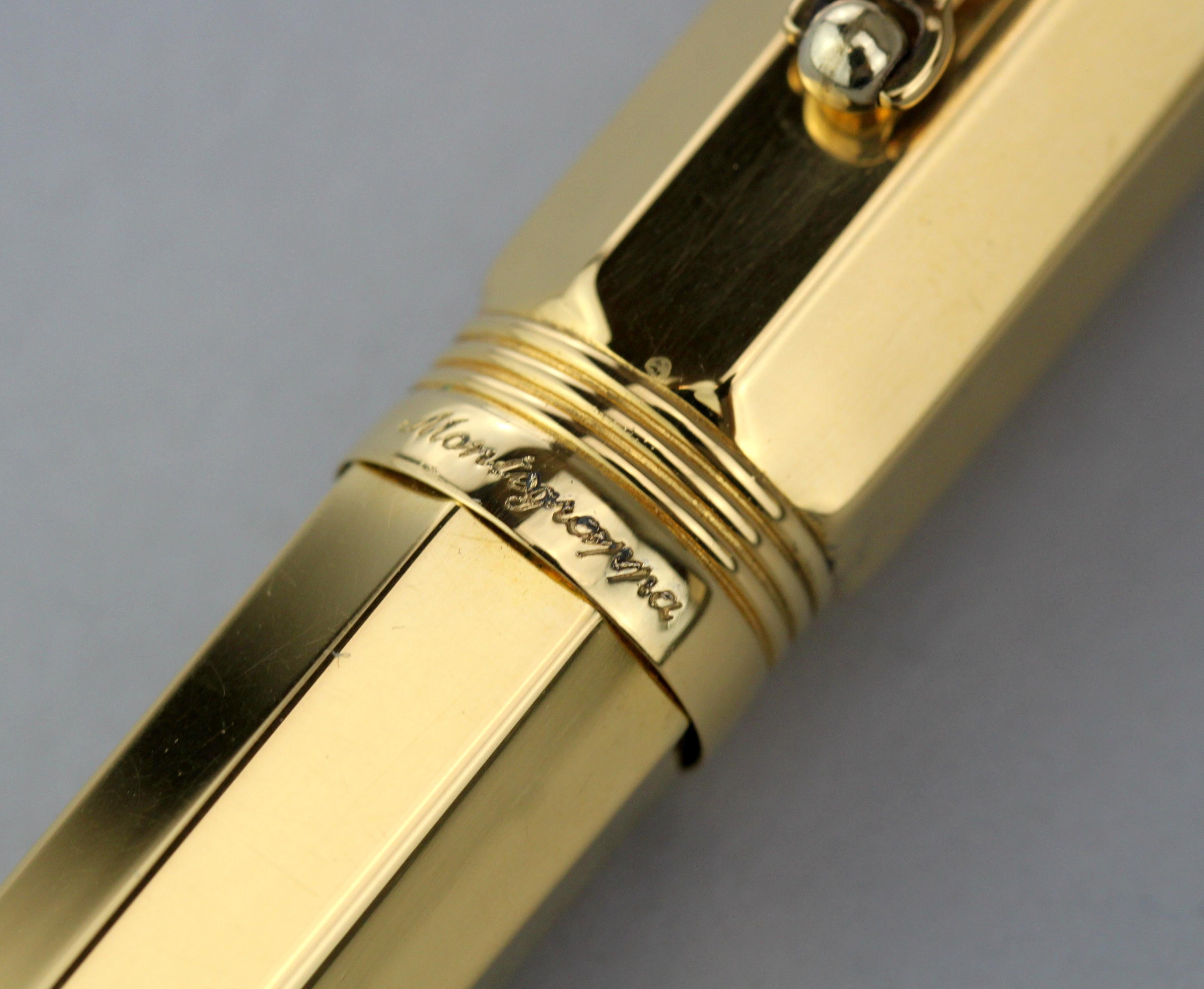 Stylo plume Montegrappa en argent sterling de finition dorée avec plume en or 18 carats en vente 1