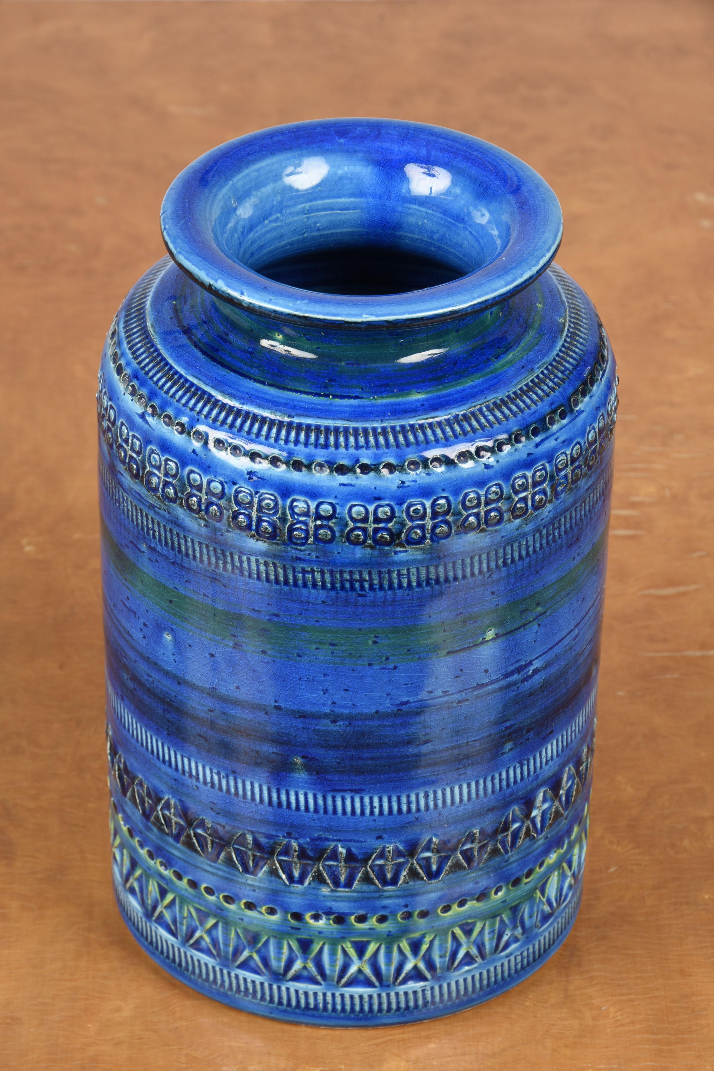 Amazing midcentury blue glazed terracotta ceramic blue vase. This fantastic item was designed by Flavia Montelupo and Aldo Londi for Bitossi in Italy, Rimini, during the late 1950s or early 1960s.

This magnificent piece was handcrafted in Italy