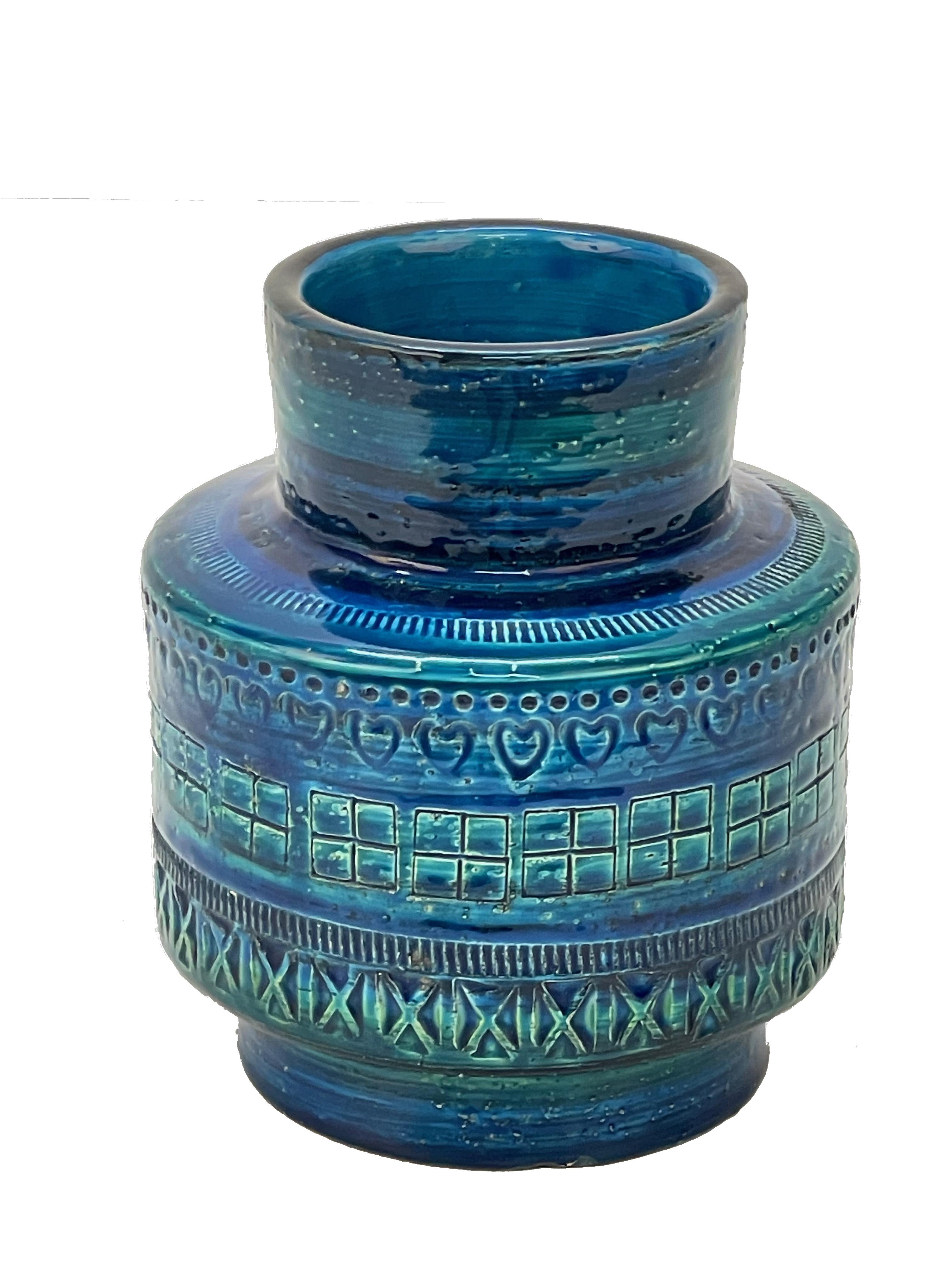 Amazing midcentury blue glazed terracotta ceramic vase. This fantastic item was designed by Aldo Londi for Bitossi in Rimini, Italy, during the late 1950s or early 1960s.

This magnificent piece was handcrafted in Italy with a hand-carved