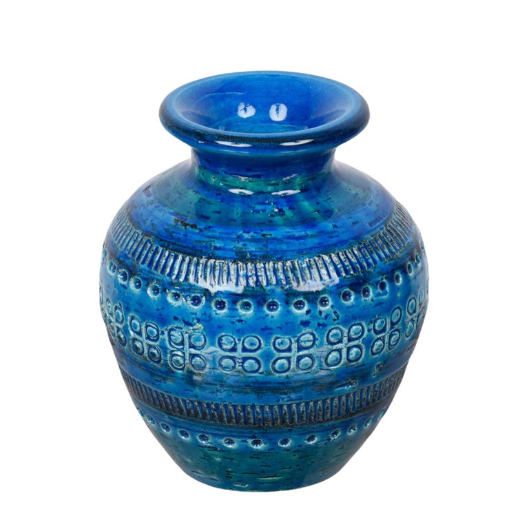 Amazing midcentury blue glazed terracotta ceramic blue vase. This fantastic item was designed by Flavia Montelupo and Aldo Londi for Bitossi in Italy, Rimini, during the late 1950s or early 1960s.

This magnificent piece was handcrafted in Italy