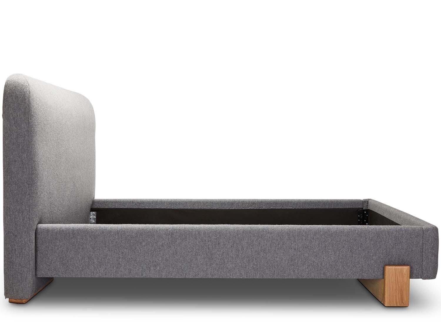 Americano Letto Monterey di Disc Interiors x Lawson-Fenning, Regina in vendita