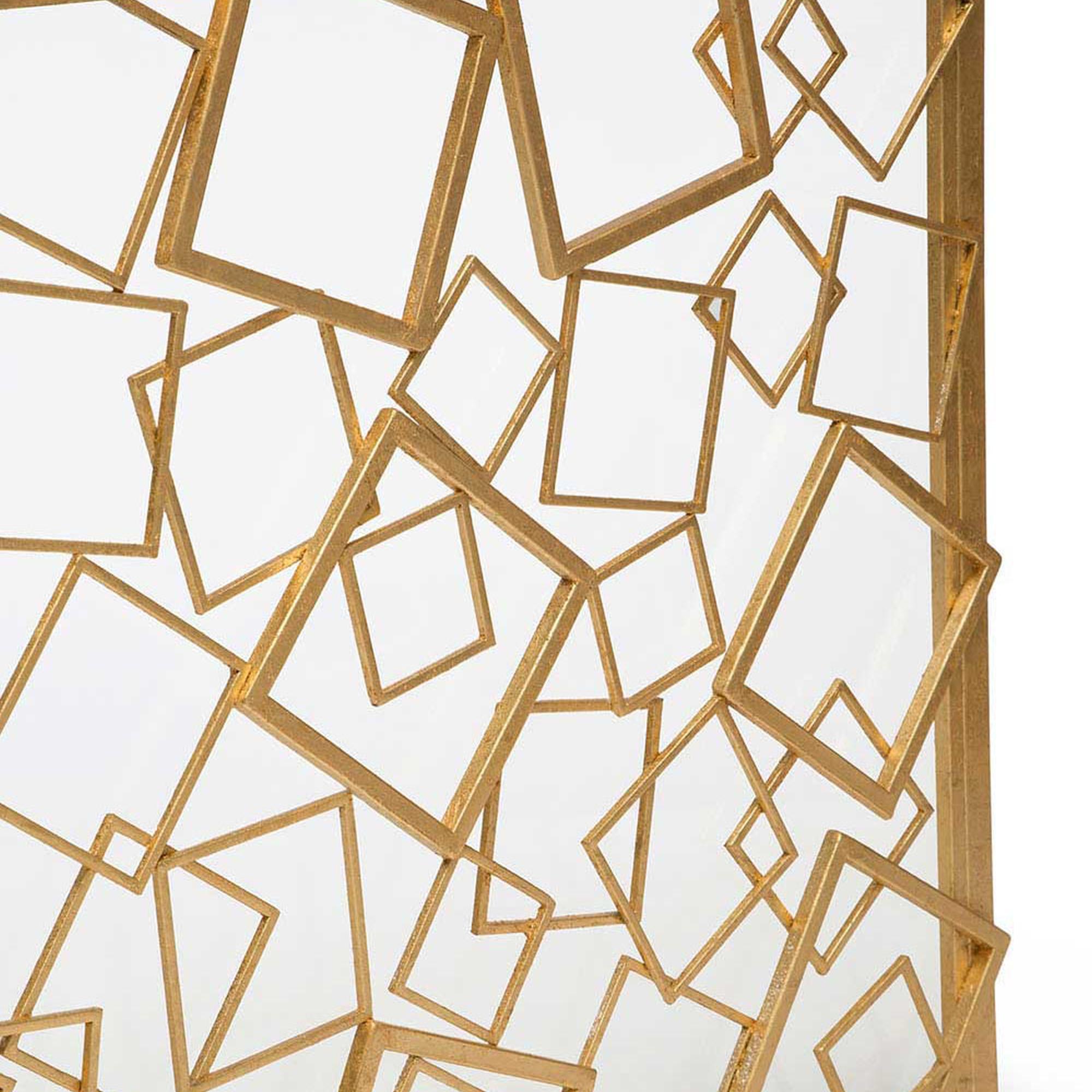 Mesmerizing medleys of hand-gilded metal structures are precisely placed to form an intricate and elegant re screen. Fitted with clear, tempered glass, the Monterey fireplace screen is architecturally framed with a unique design. Due to the