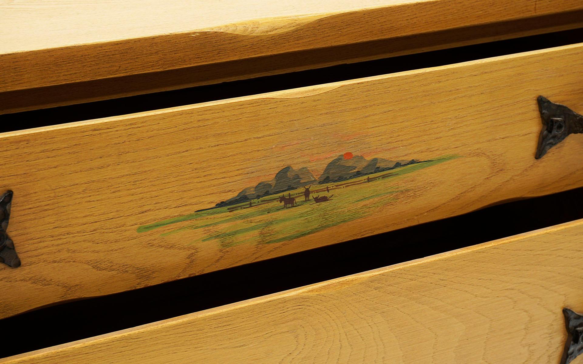 Commode à quatre tiroirs de Monterey, motif occidental peint à la main, en chêne fait main Bon état - En vente à Kansas City, MO