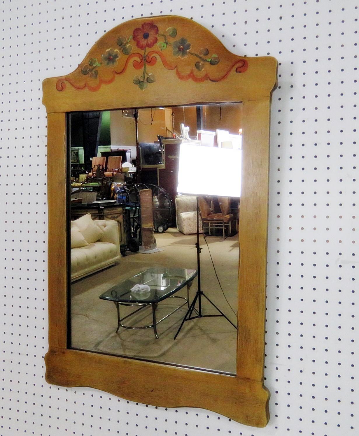 Monterey Style Vanity with Mirror (amerikanisch)