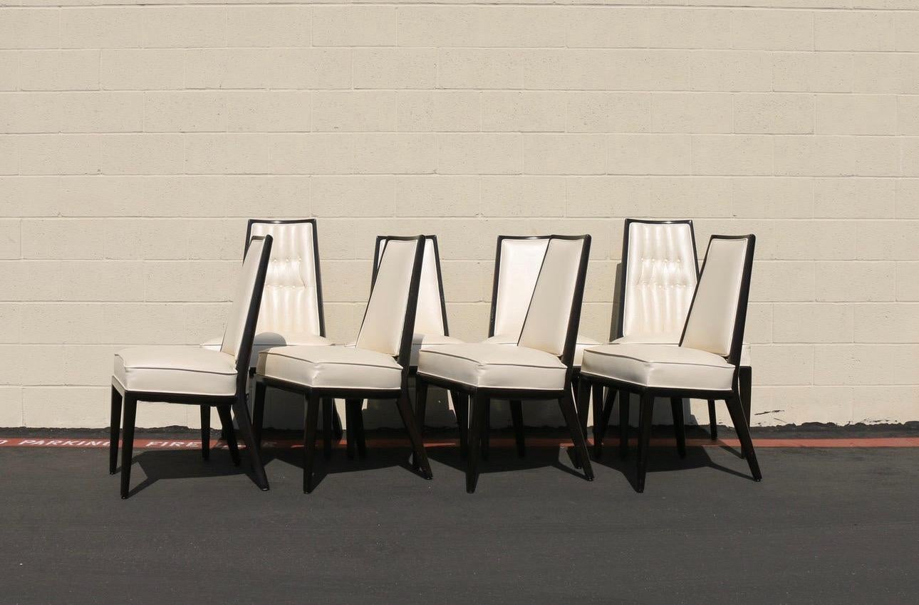 Mid-Century Modern Jeune ensemble de 8 chaises de salle à manger Monteverdi en vente