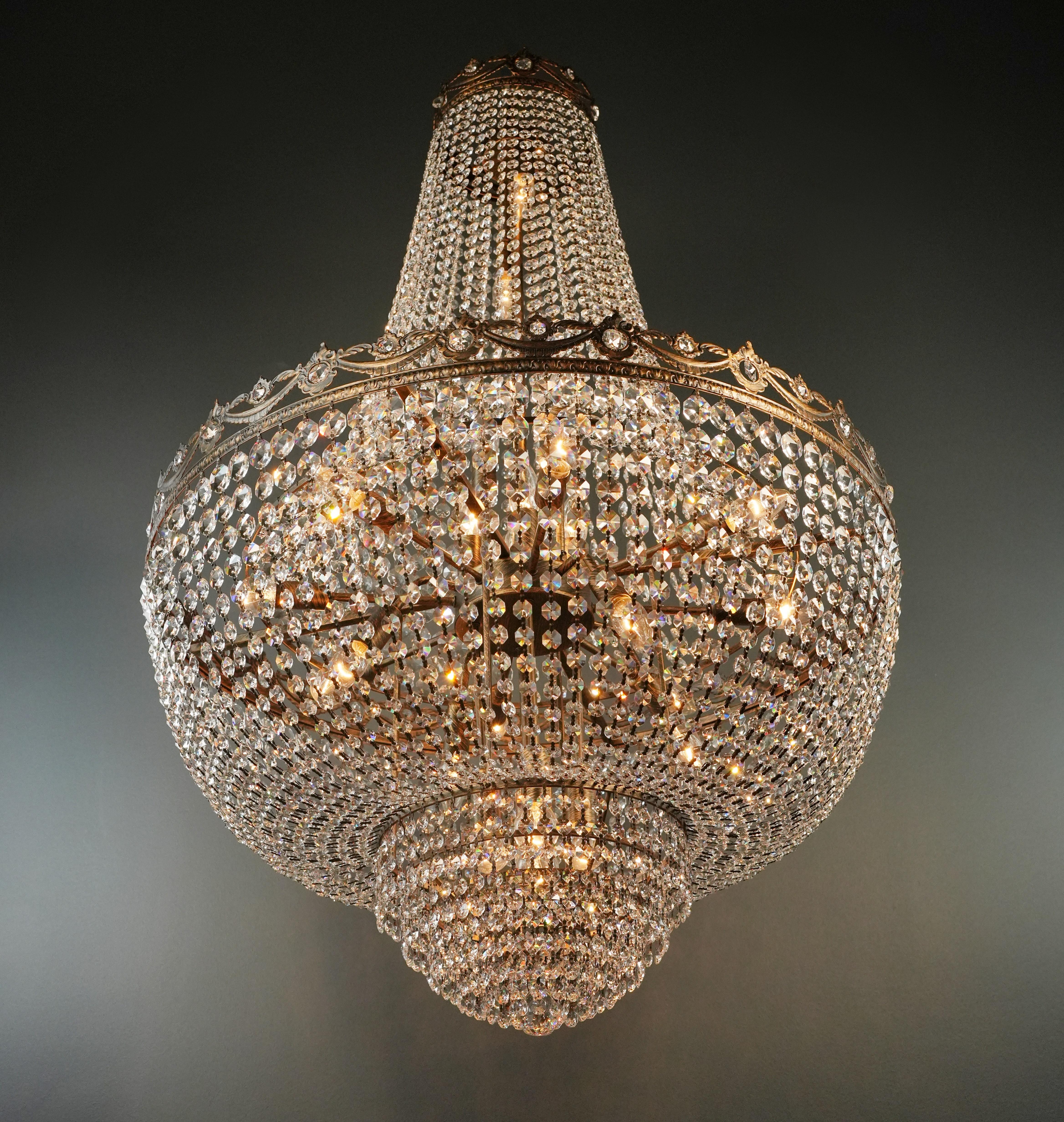 Montgolfiè Antique Lok Crystal Chandelier Empire Sac a Pearl Lamp Chateau Lustre (Handgeschnitzt) im Angebot