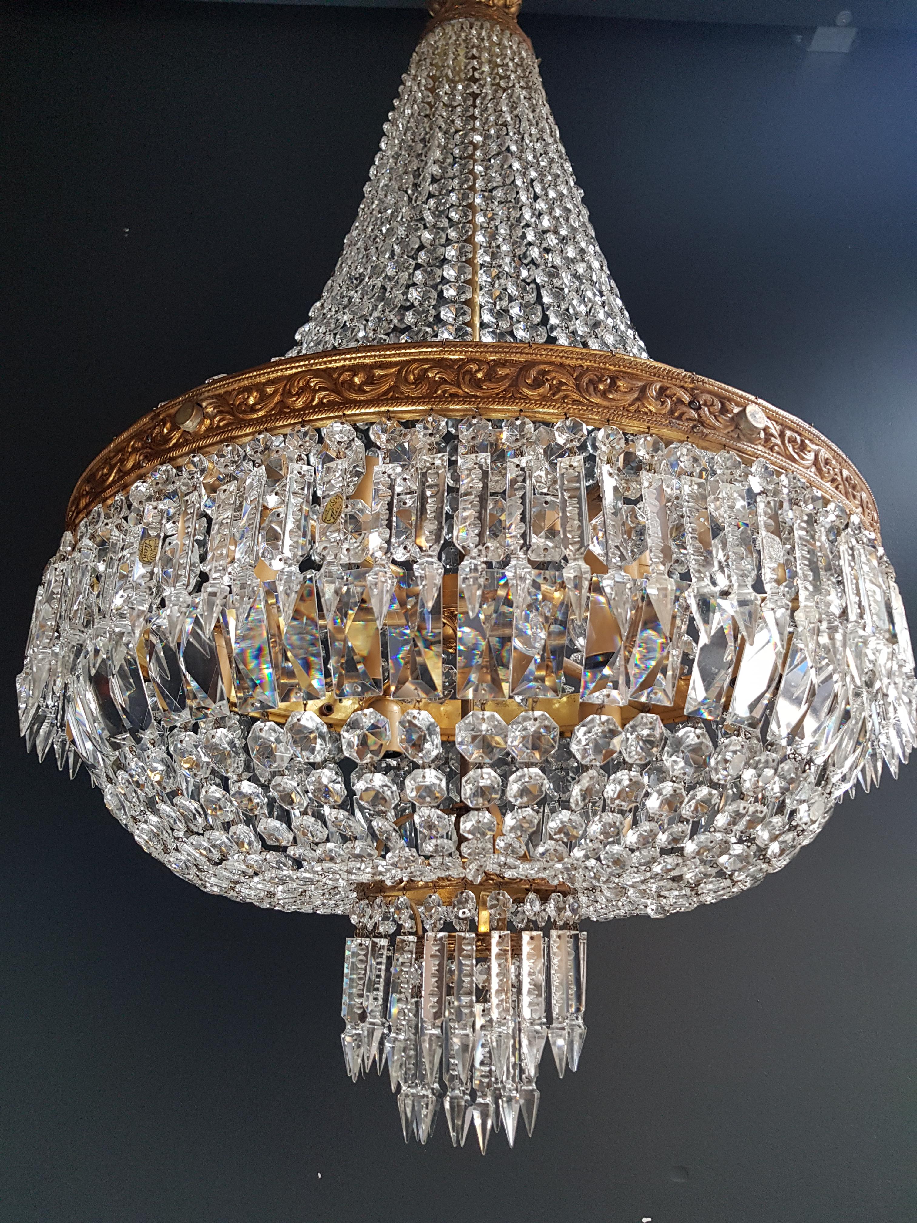 Cabling and sockets completely renewed. Crystal hand knotted
Measures: Total height 140 cm, height without chain: 110 cm, diameter 60 cm, weight (approximately) 15 kg.

Number of lights: 9-light bulb sockets: E27

  

Montgolfiè Empire brass