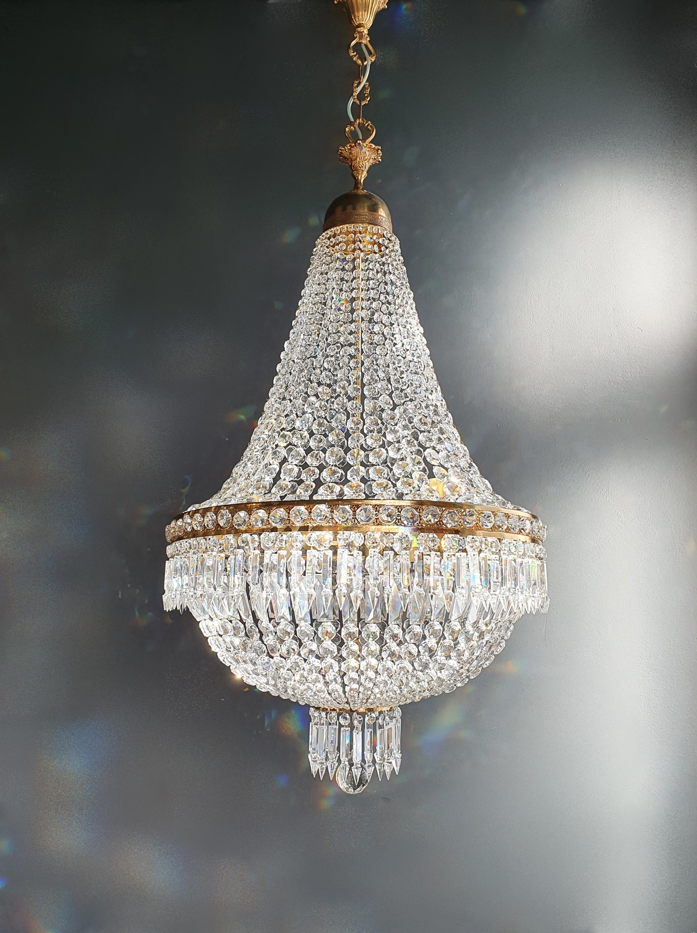 Cabling and sockets completely renewed. Crystal hand knotted
Measures: Total height 140 cm, height without chain 115 cm, diameter 61 cm, weight (approximately) 18 kg.

Number of lights: 12-light bulb sockets: E14


Montgolfiè Empire brass sac