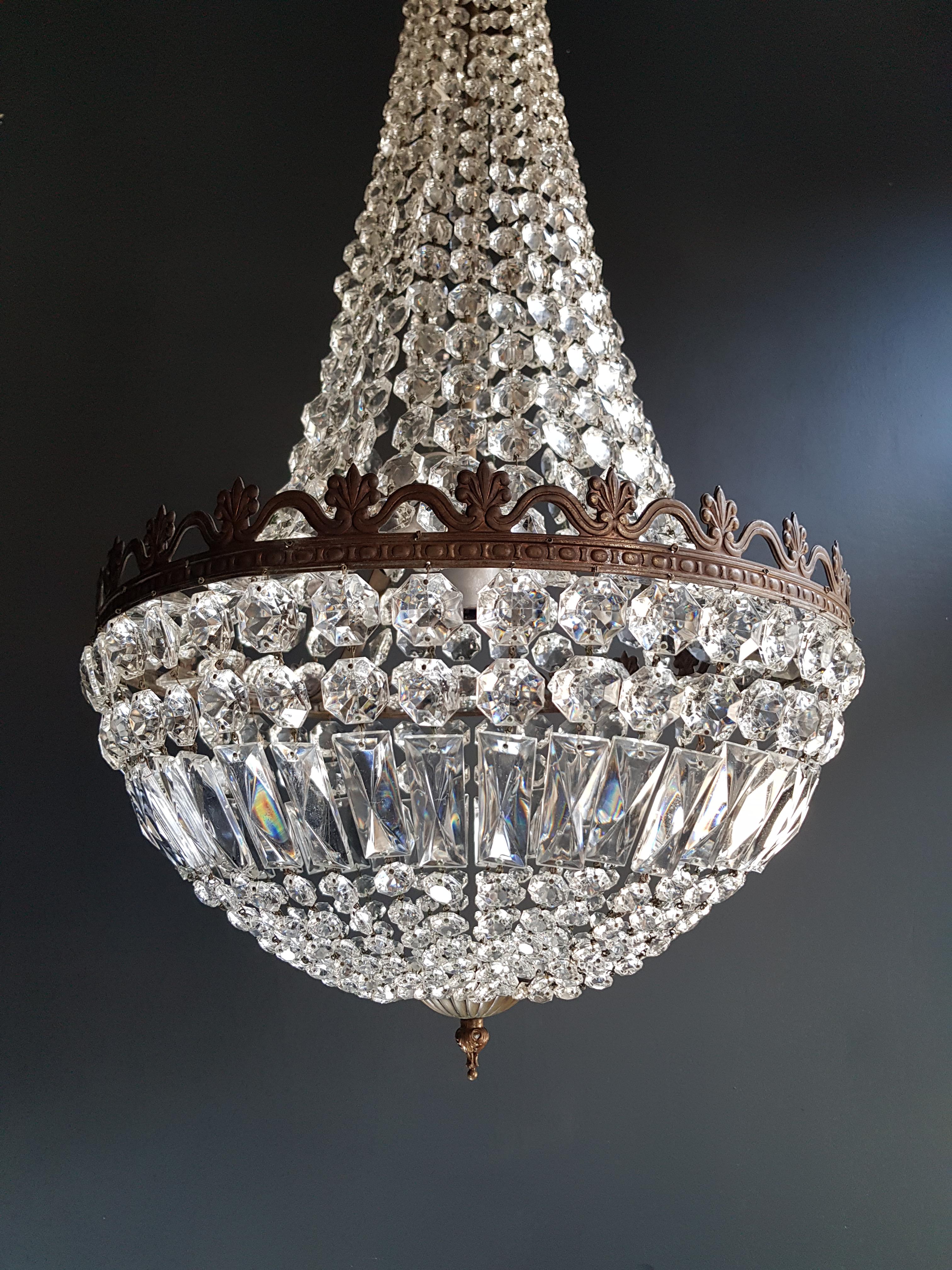 Cabling and sockets completely renewed. Crystal hand knotted
Measures: Total height 110 cm, height without chain: 80 cm, diameter 45 cm, weight (approximately) 6 kg.

Number of lights: 4-light bulb sockets: 3x E14 and 1 x E27

Montgolfiè Empire