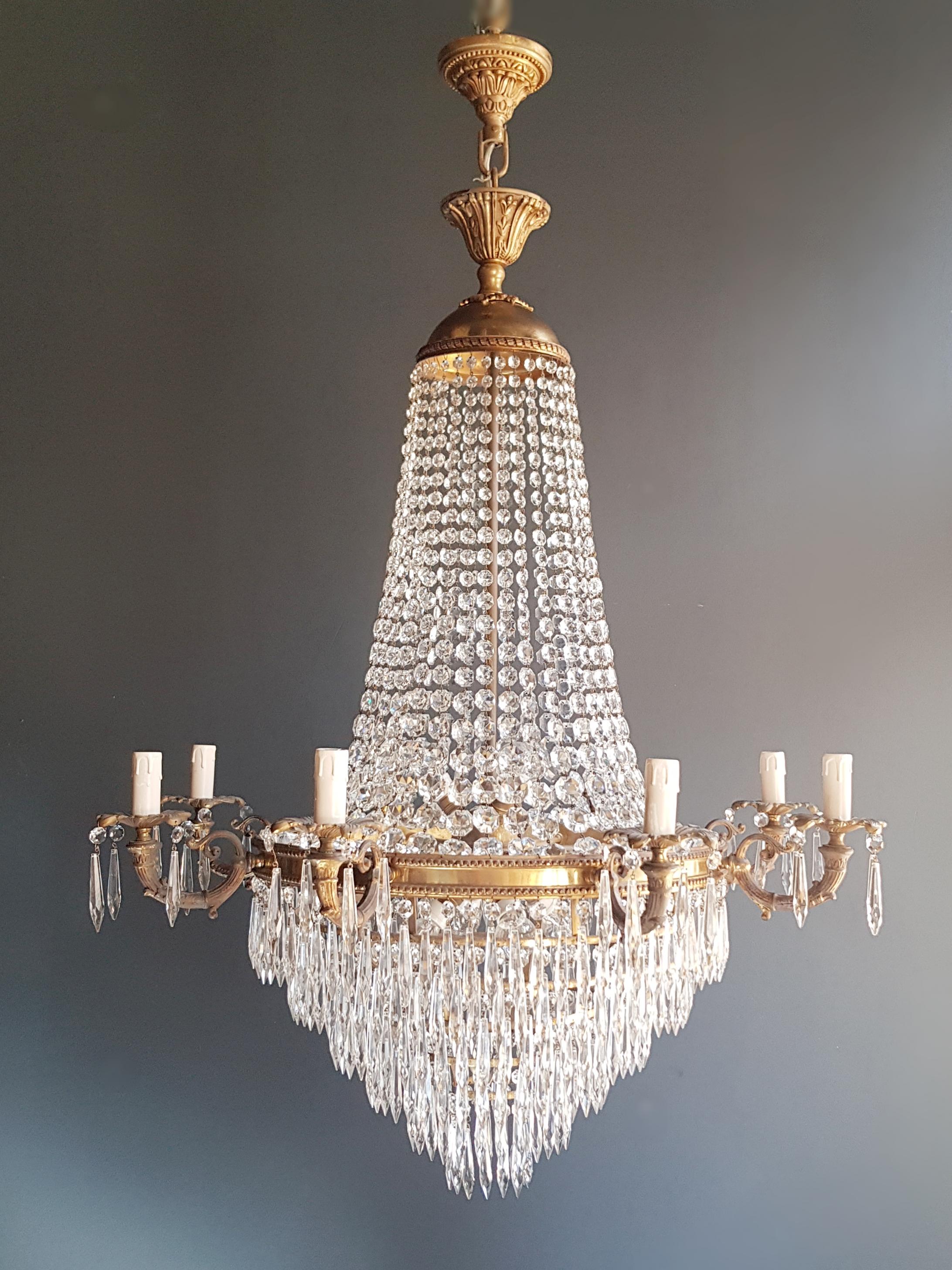 Cabling and sockets completely renewed. Crystal hand knotted
Measures: Total height 130 cm, height without chain: 110 cm, diameter 86 cm, weight (approximately) 20 kg.

Number of lights: 15-light bulb sockets: E14

Montgolfiè Empire sac a pearl