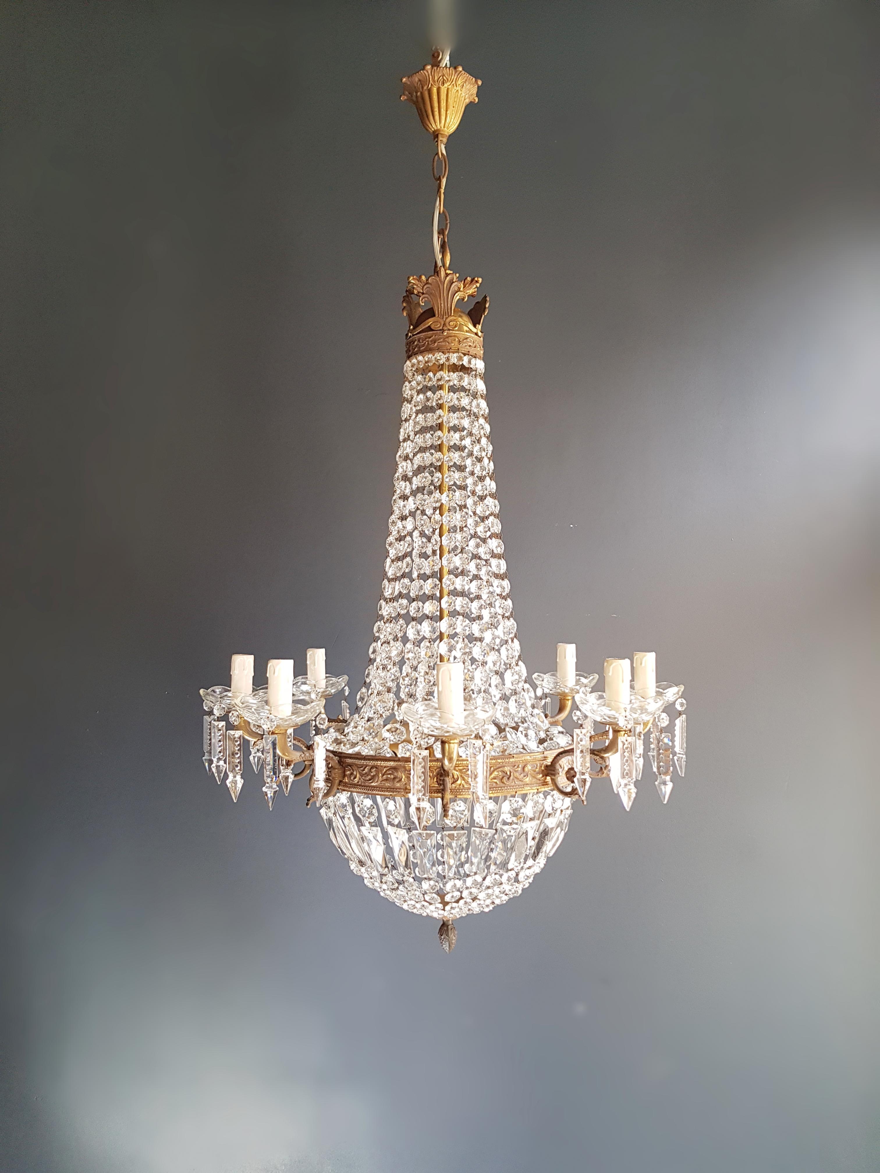 Cabling and sockets completely renewed. Crystal hand knotted
Measures: Total height 120 cm, height without chain: 90 cm, diameter 63 cm, weight (approximately) 10 kg.

Number of lights: 12-light bulb sockets: E14

Montgolfiè Empire sac a pearl
