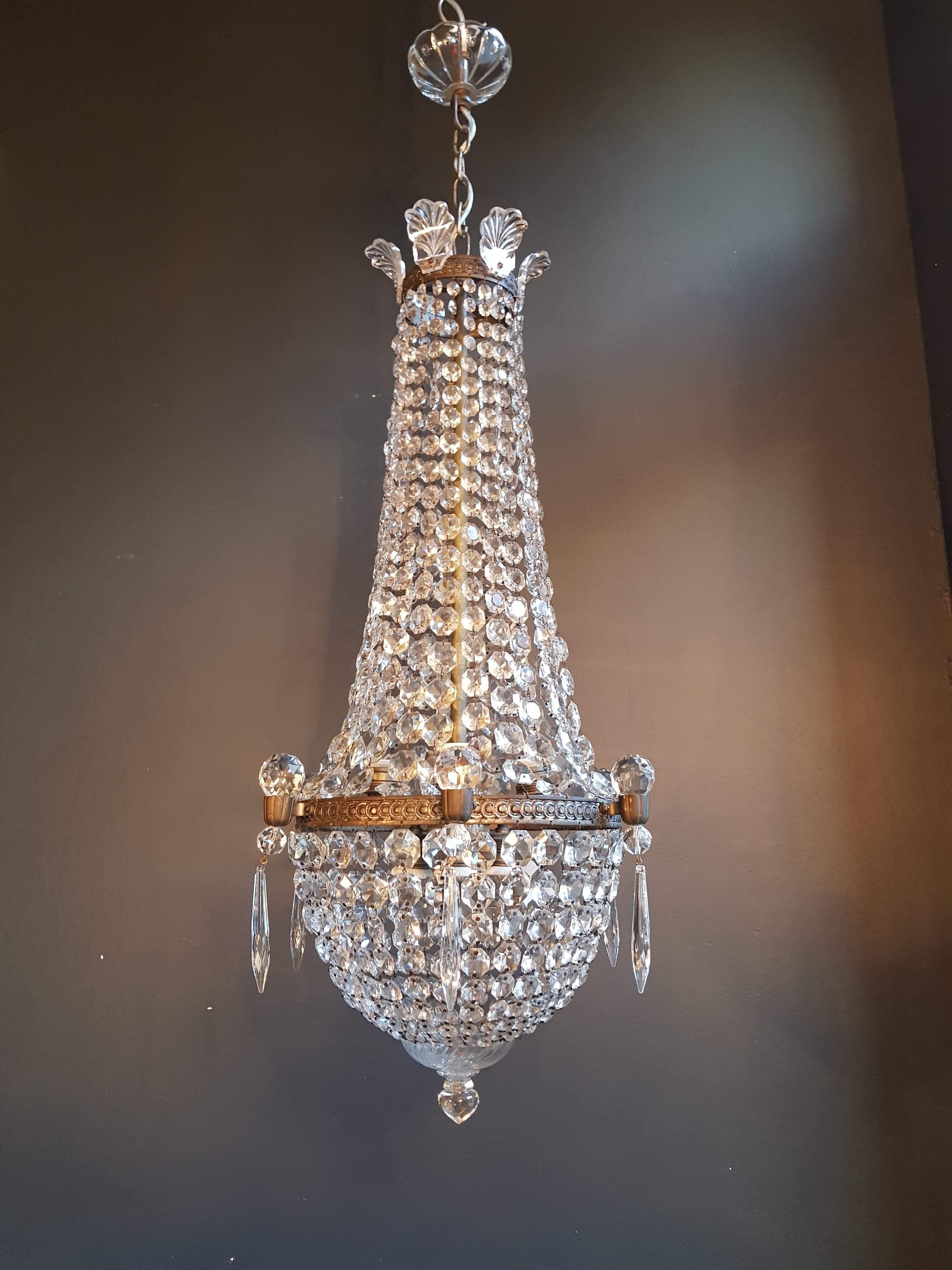 Original preserved chandelier, circa 1930. Cabling and sockets completely renewed. Crystal hand knotted.
Measures: Total height: 115 cm, height without chain: 88 cm, diameter 38 cm, weight (approximately) 8 kg.

Number of lights: Five-light bulb